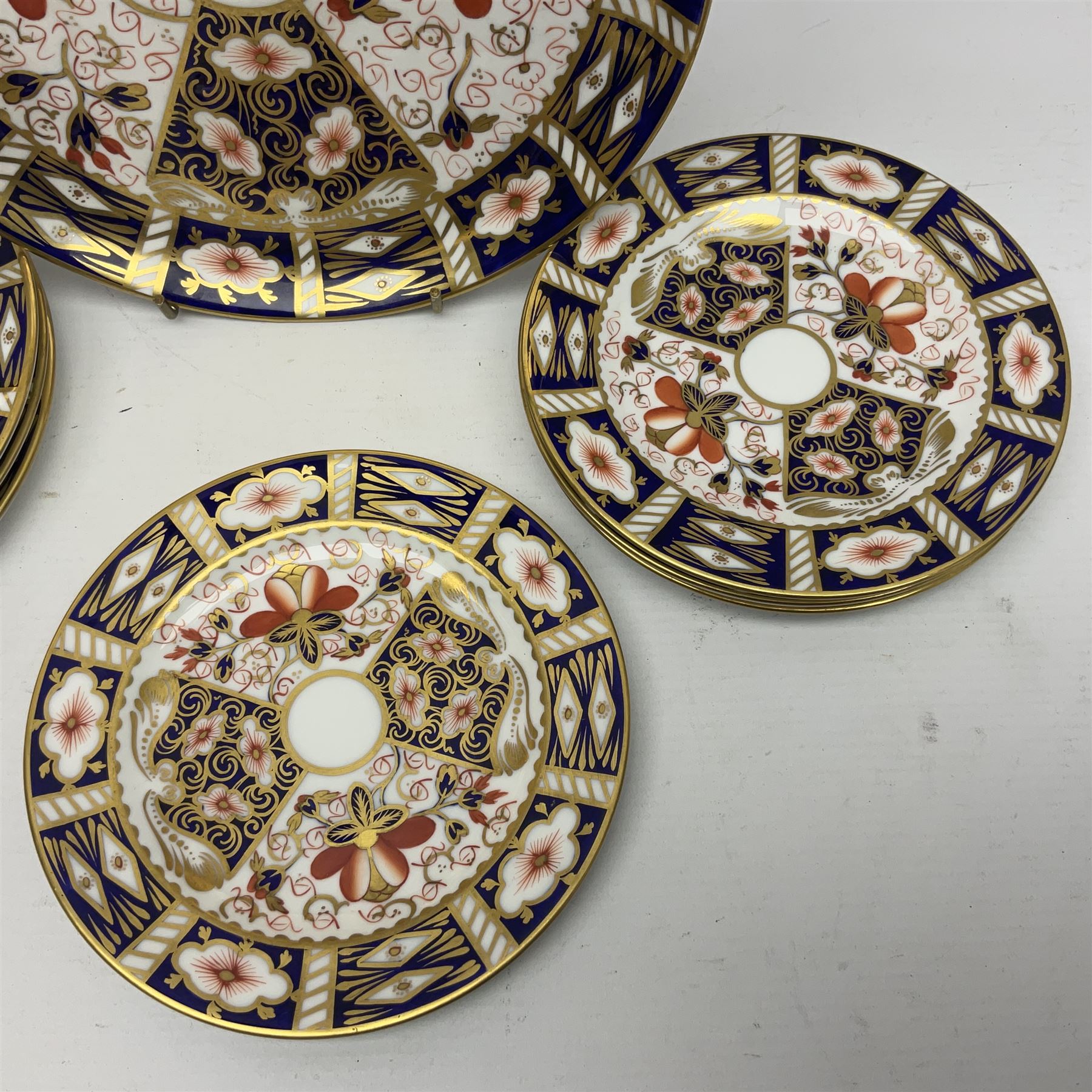 Ten Royal Crown Derby plates all in imari pattern 2451 - Image 6 of 13