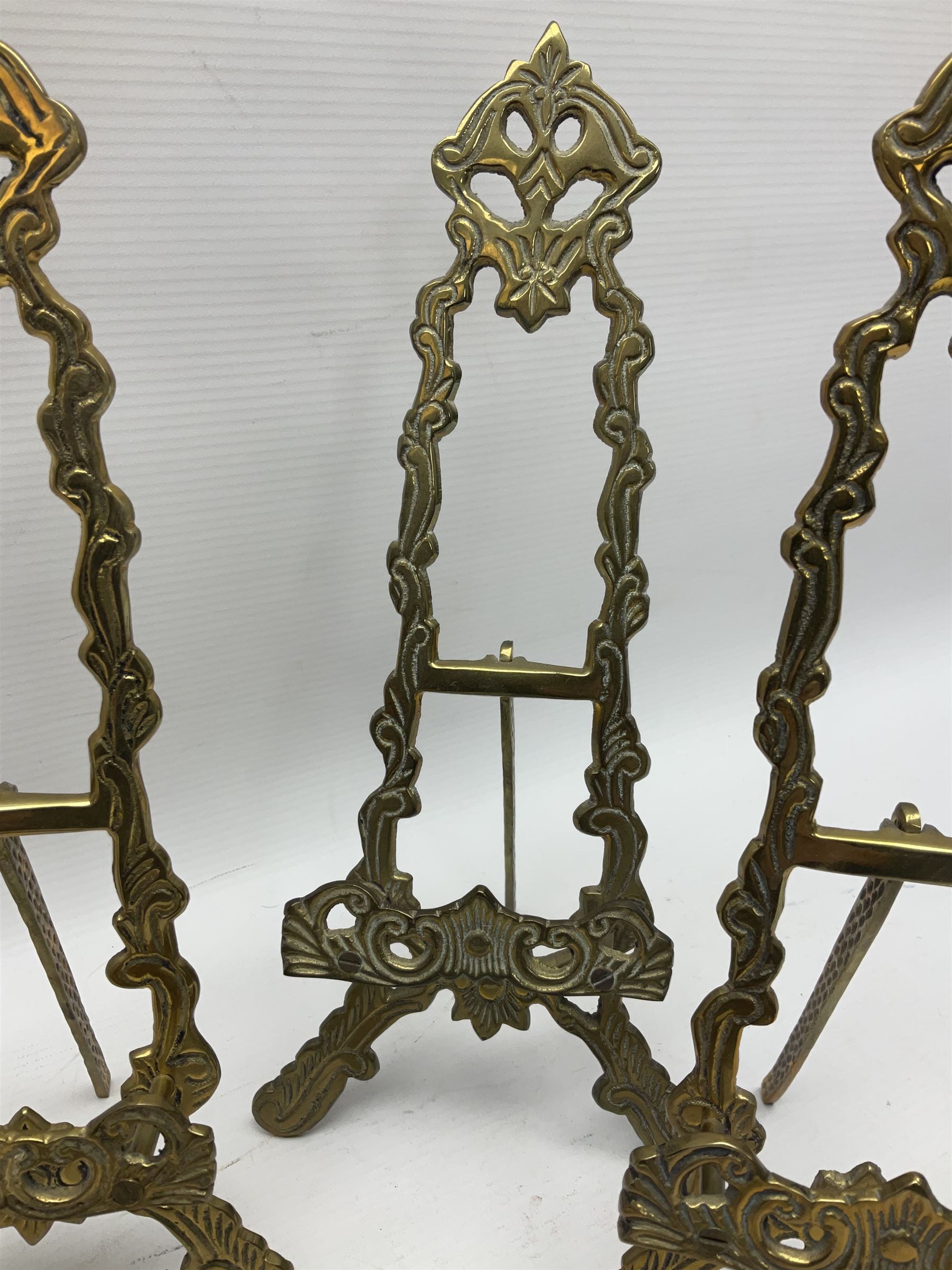 Set of six ornate cast brass easel stands - Image 8 of 10