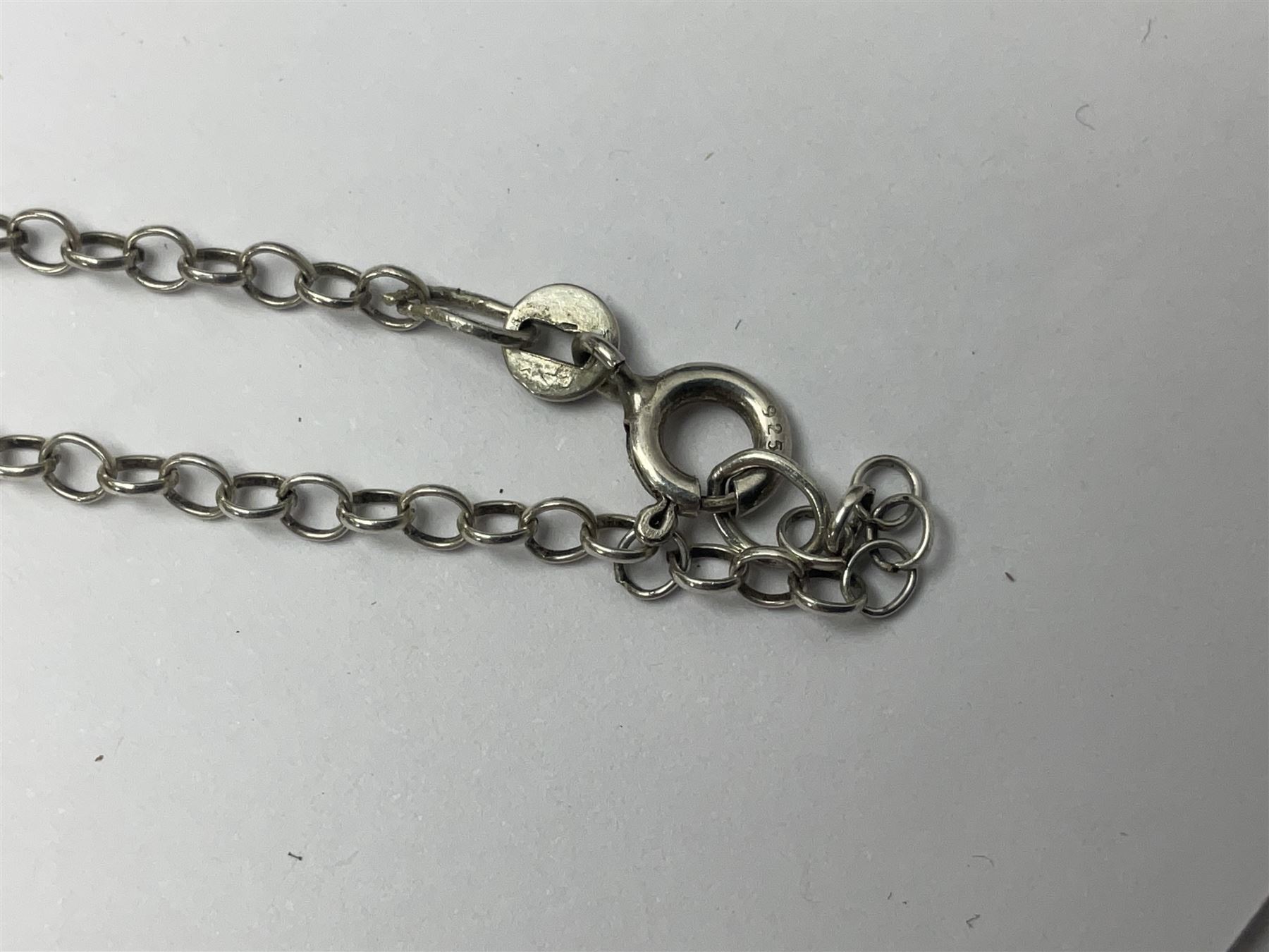 9ct gold Figaro link bracelet - Image 4 of 18