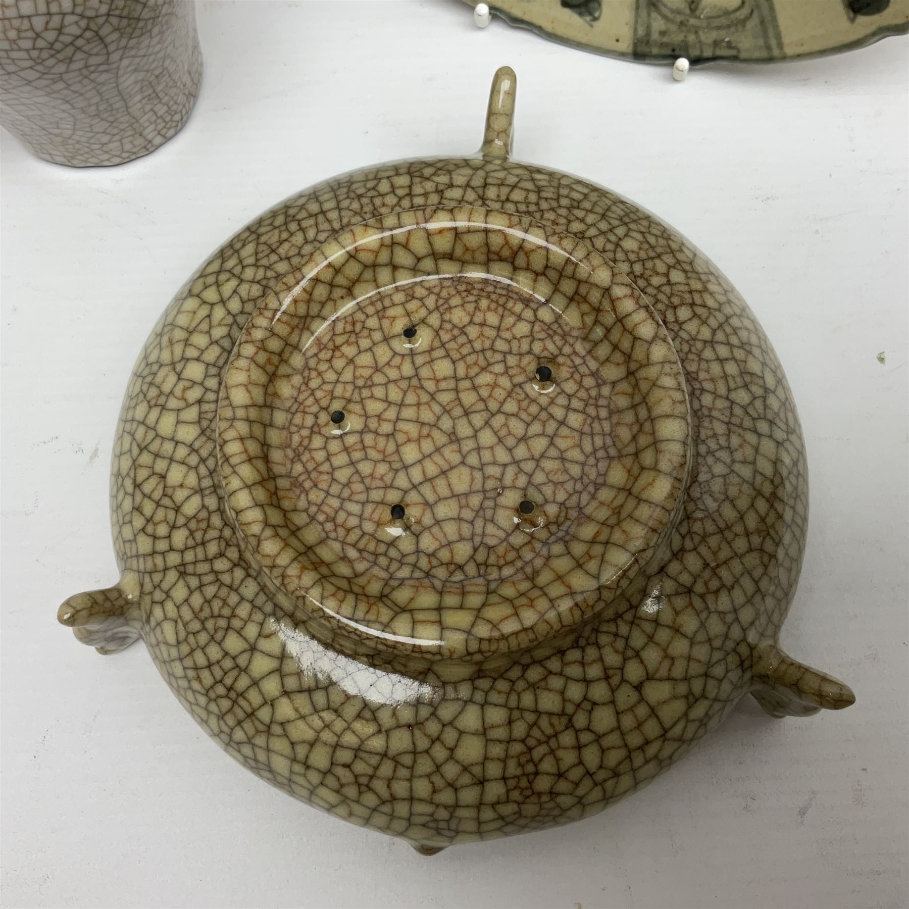 Chinese Ge-type crackle glazed vase and matching dish - Image 4 of 10