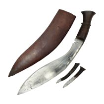 Kukri with curving blade