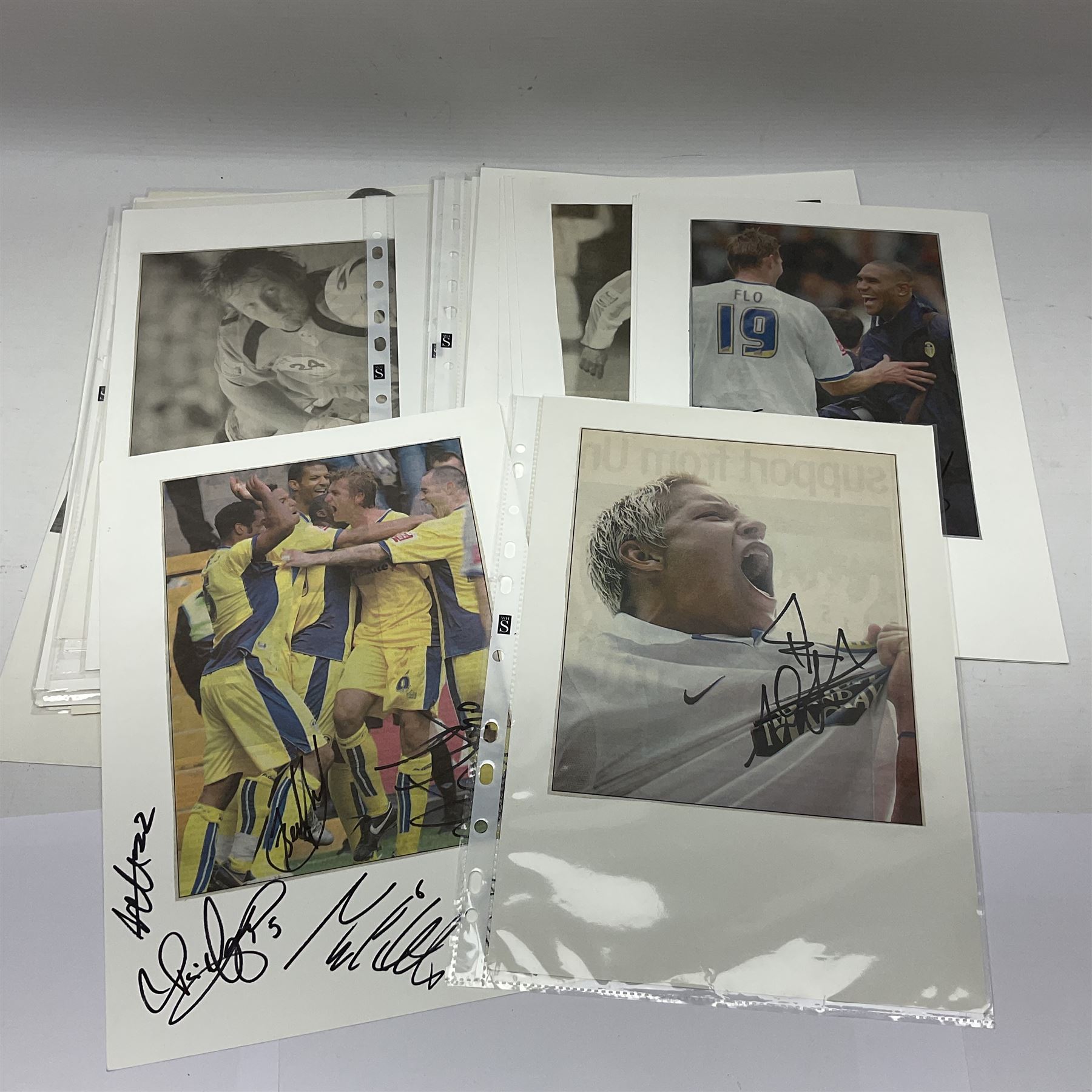 Collection of approximately 200 Leeds United related autographs - Bild 5 aus 12