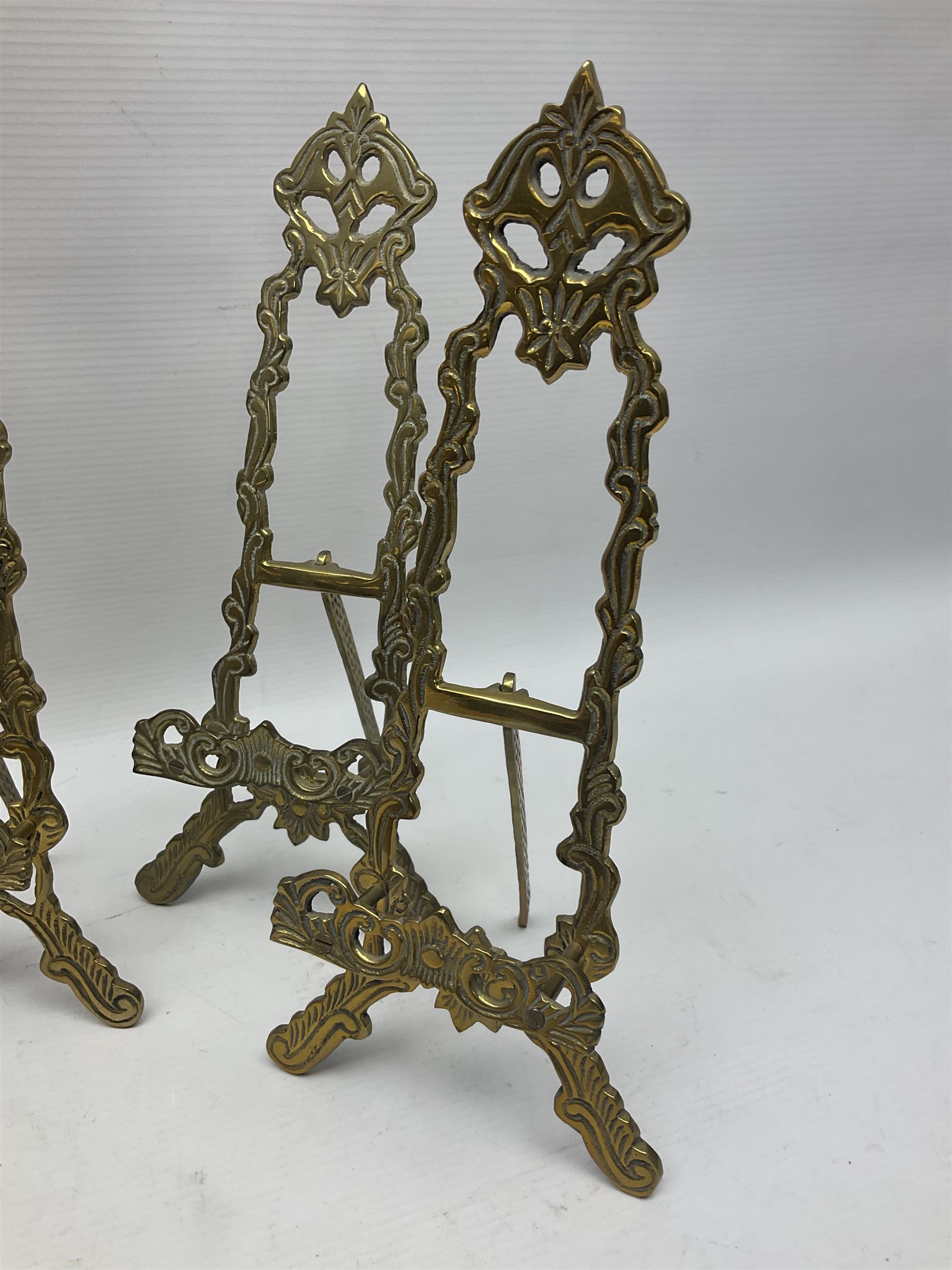 Set of six ornate cast brass easel stands - Image 6 of 10