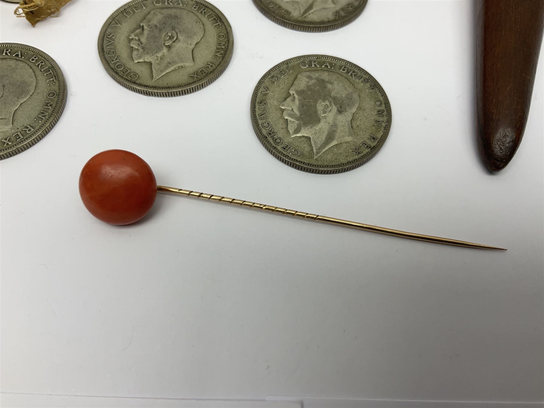14ct gold coral stick pin - Image 2 of 12