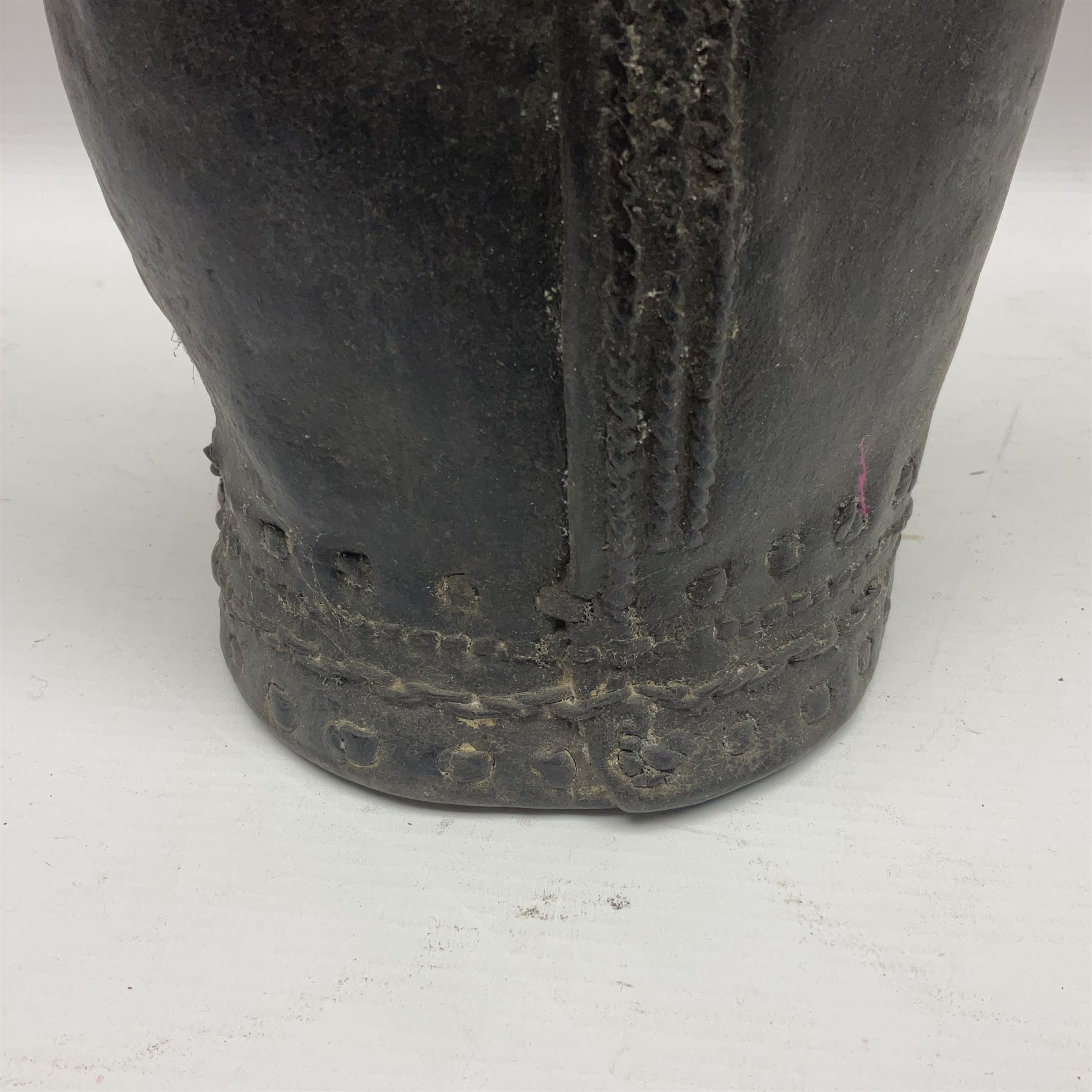 18th/19th century leather water vessel of tapering form - Image 8 of 11