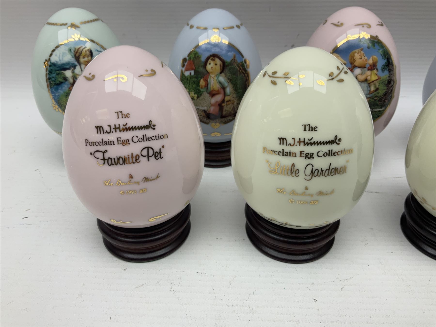 Twelve Hummel for Denbury Mint porcelain eggs - Image 6 of 13