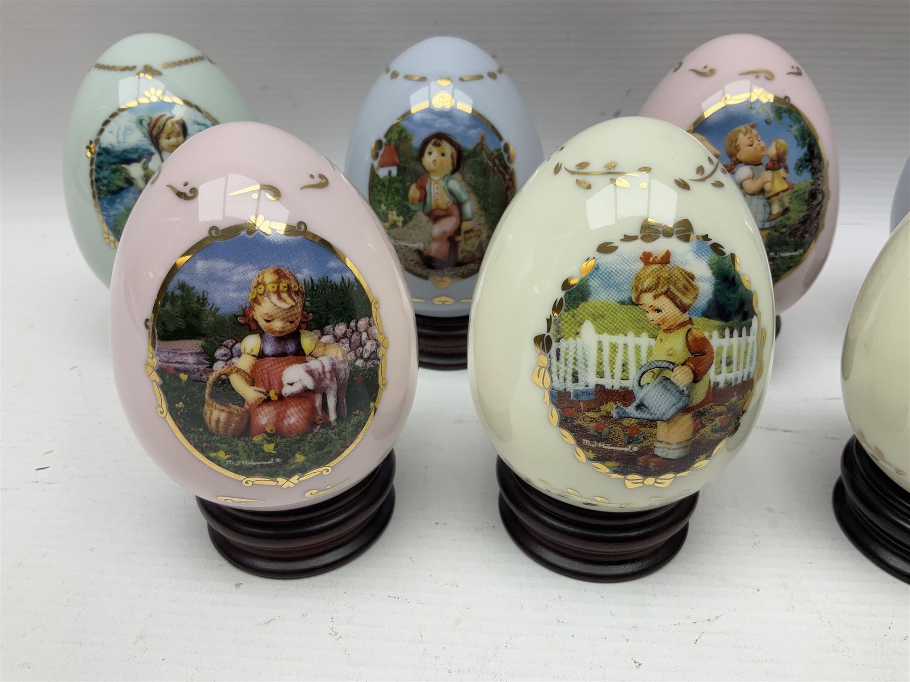 Twelve Hummel for Denbury Mint porcelain eggs - Image 5 of 13