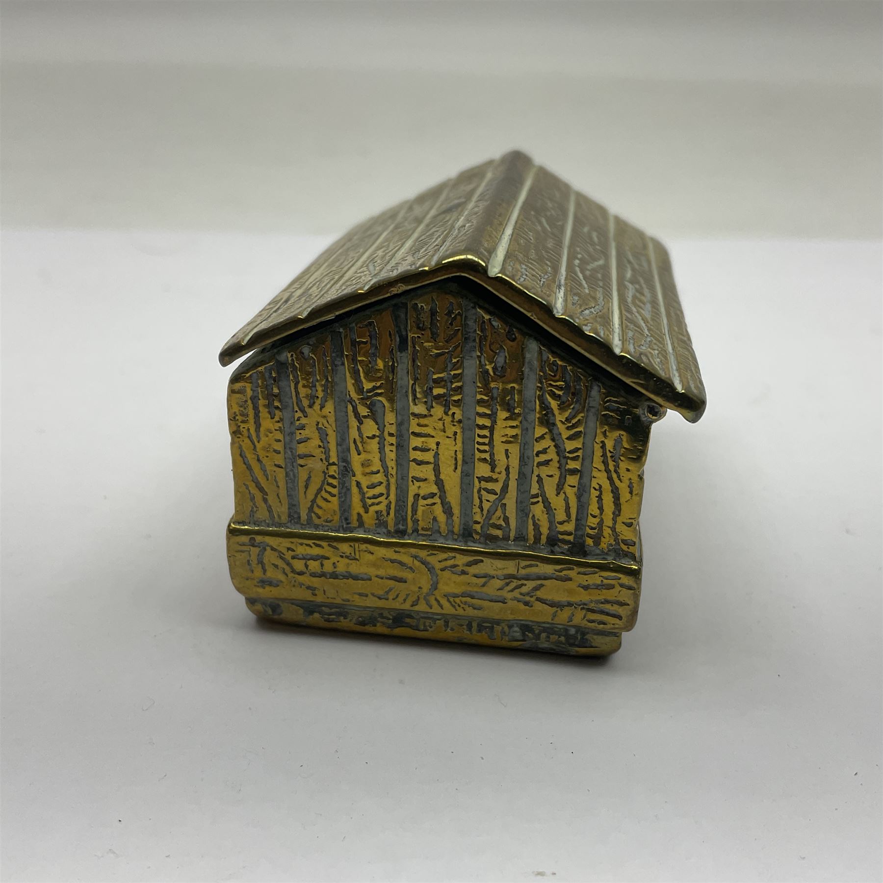 Brass vesta case in the form of a dog kennel - Image 6 of 7