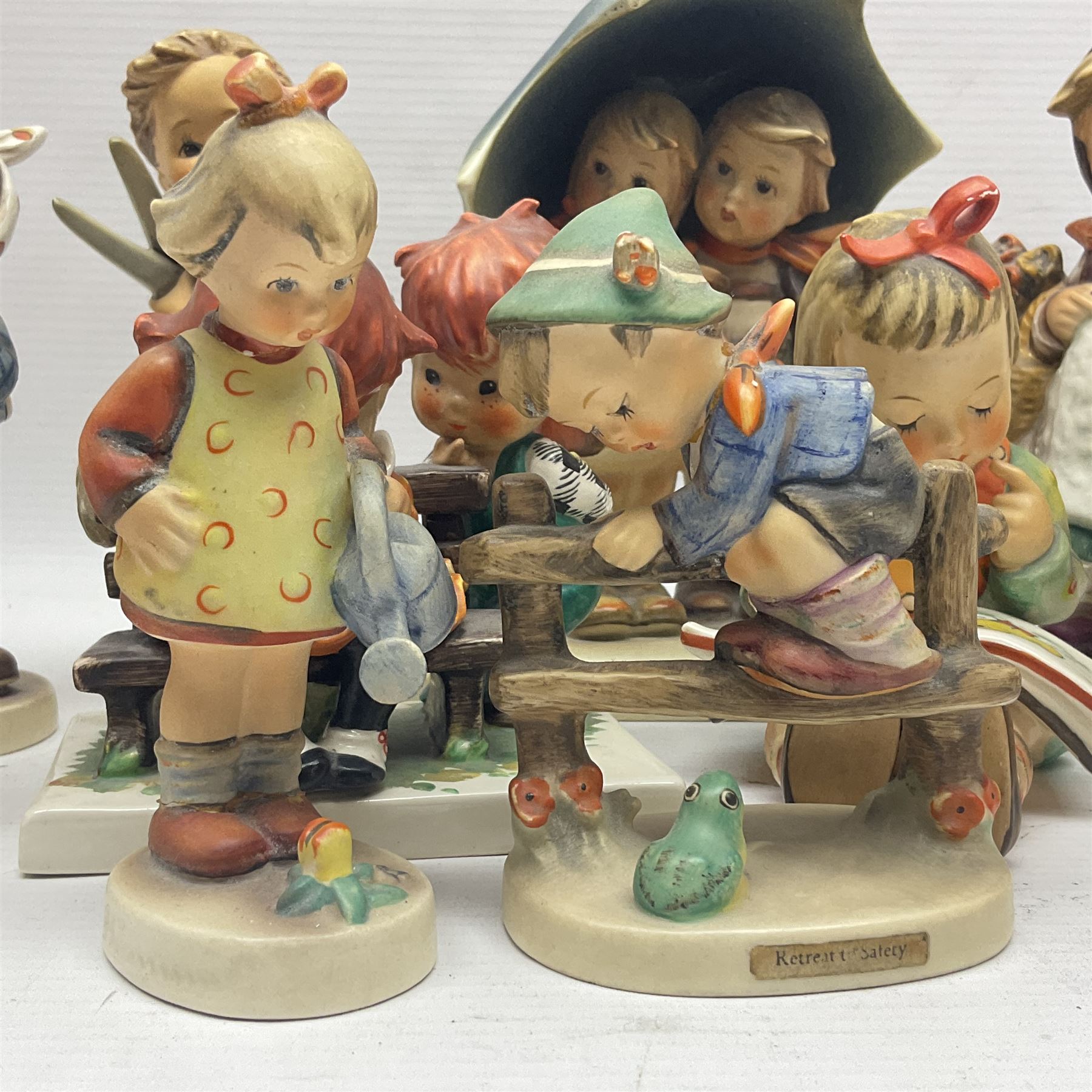 Sixteen Goebel Hummel figures - Bild 7 aus 11