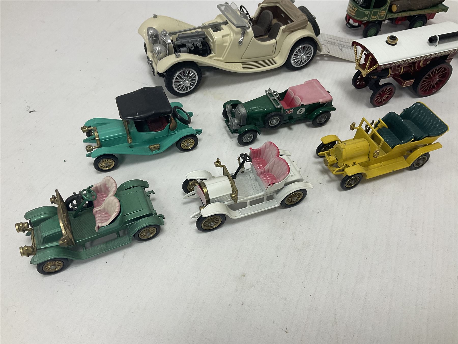 Approximately twenty eight die-cast scale model cars to include Corgi Chitty Chitty Bang Bang with t - Image 17 of 23