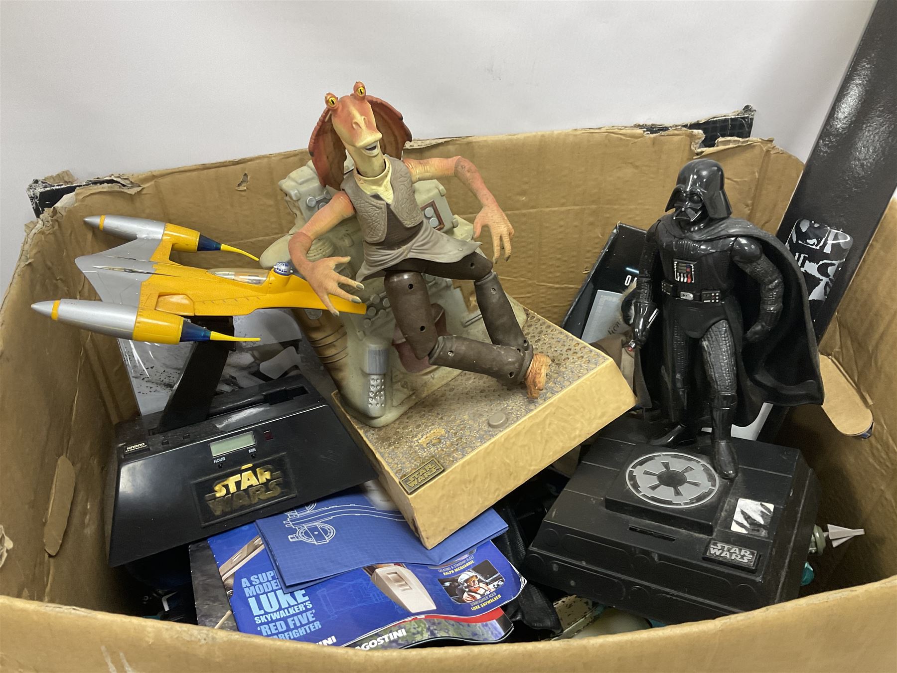 Mostly Star Wars collectables to include CommTalk with eight chips - Image 10 of 11