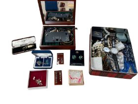 Collection jewellery including silver items