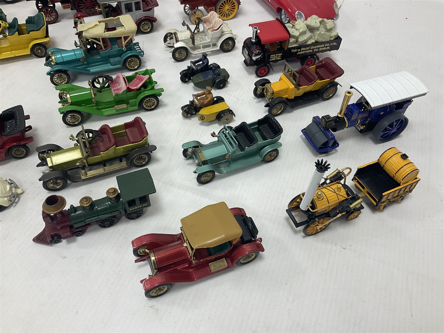 Approximately twenty eight die-cast scale model cars to include Corgi Chitty Chitty Bang Bang with t - Image 4 of 23