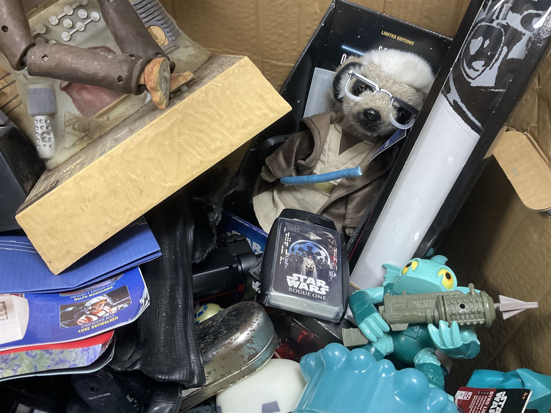 Mostly Star Wars collectables to include CommTalk with eight chips - Image 11 of 11