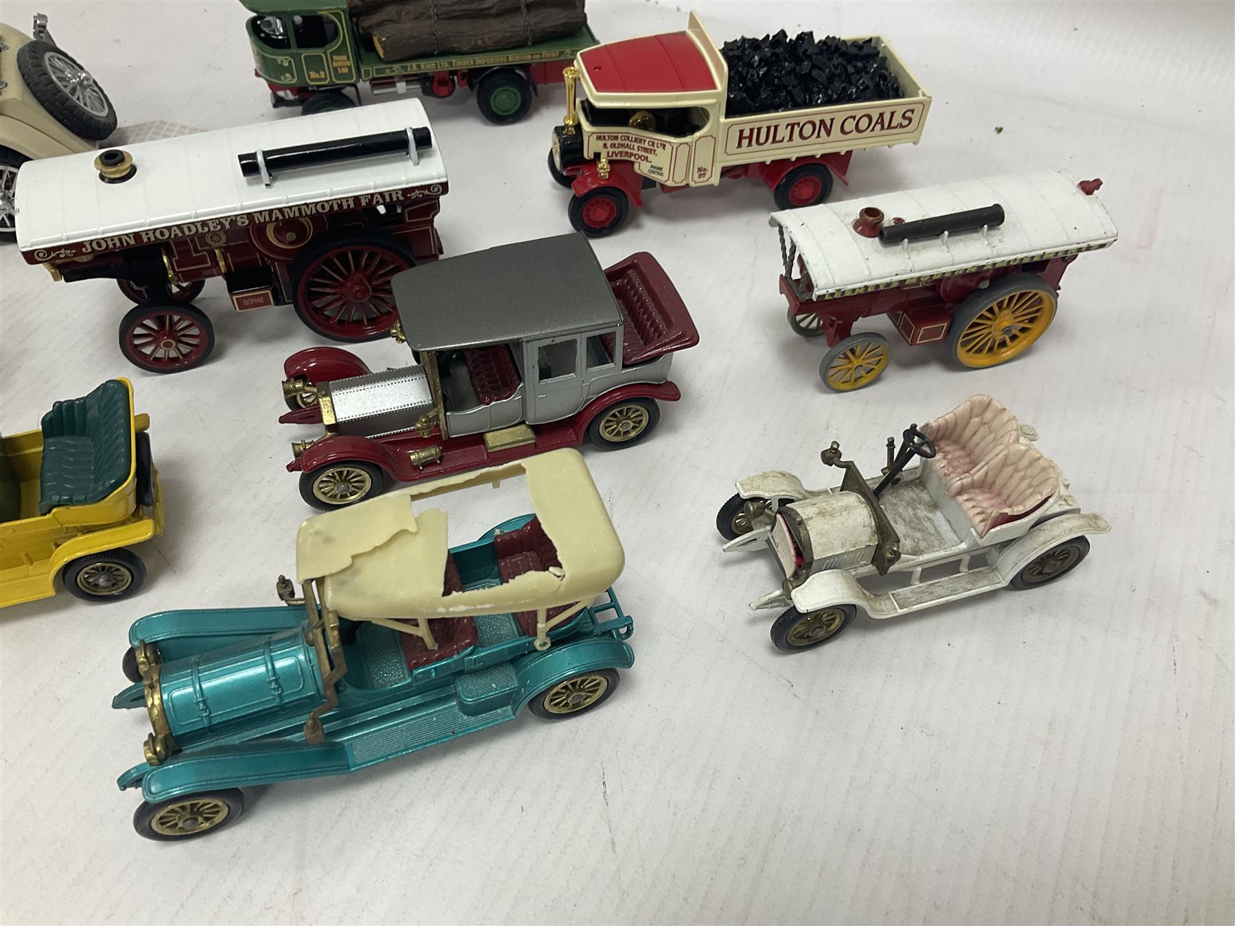 Approximately twenty eight die-cast scale model cars to include Corgi Chitty Chitty Bang Bang with t - Image 15 of 23