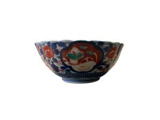 Japanese Imari bowl with scalloped rim