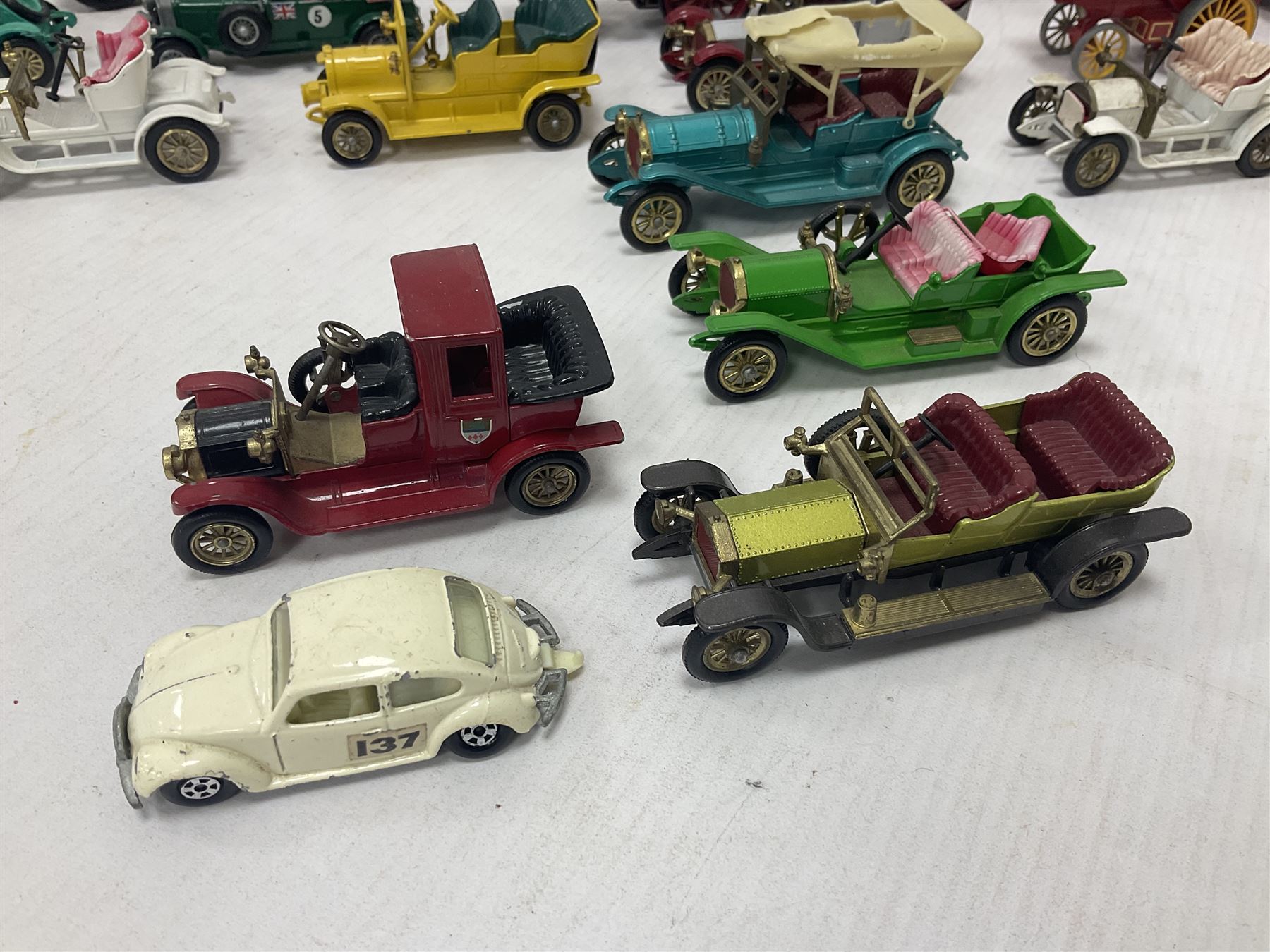 Approximately twenty eight die-cast scale model cars to include Corgi Chitty Chitty Bang Bang with t - Image 11 of 23