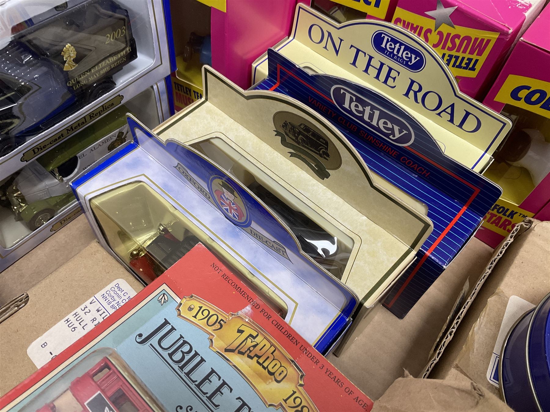 Collection of Tetley Tea collectibles to include sixteen 1:43 scale model cars from Lledo and Oxford - Image 5 of 8