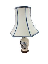 Masons blue flower pattern lamp