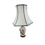 Masons blue flower pattern lamp