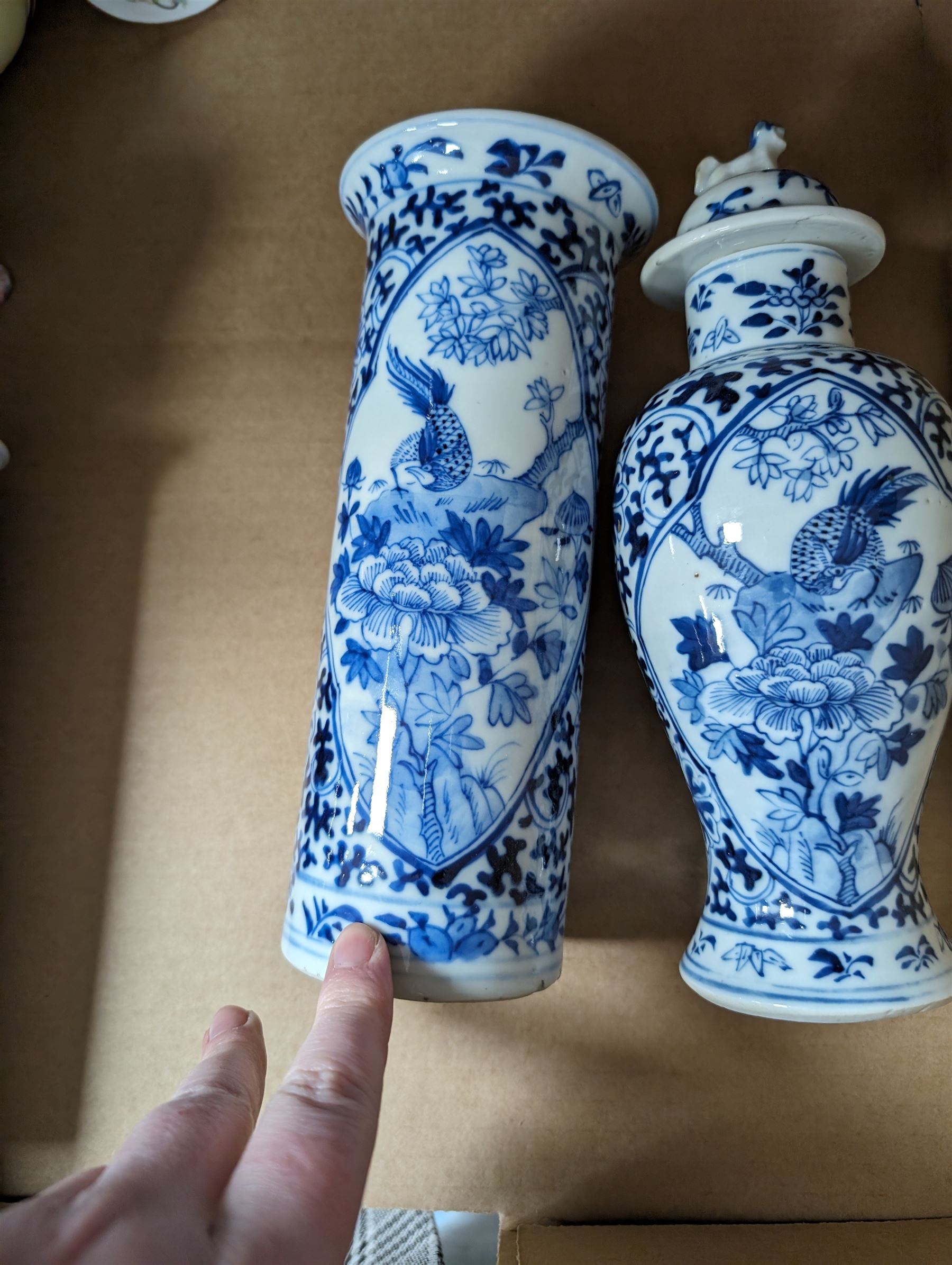 Pair of blue and white vases - Image 9 of 10