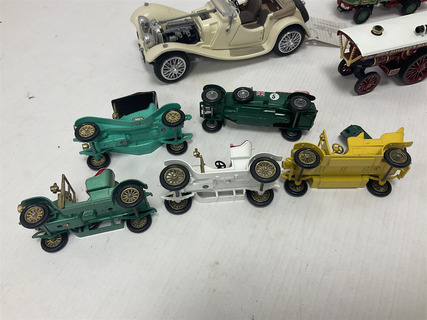 Approximately twenty eight die-cast scale model cars to include Corgi Chitty Chitty Bang Bang with t - Image 18 of 23