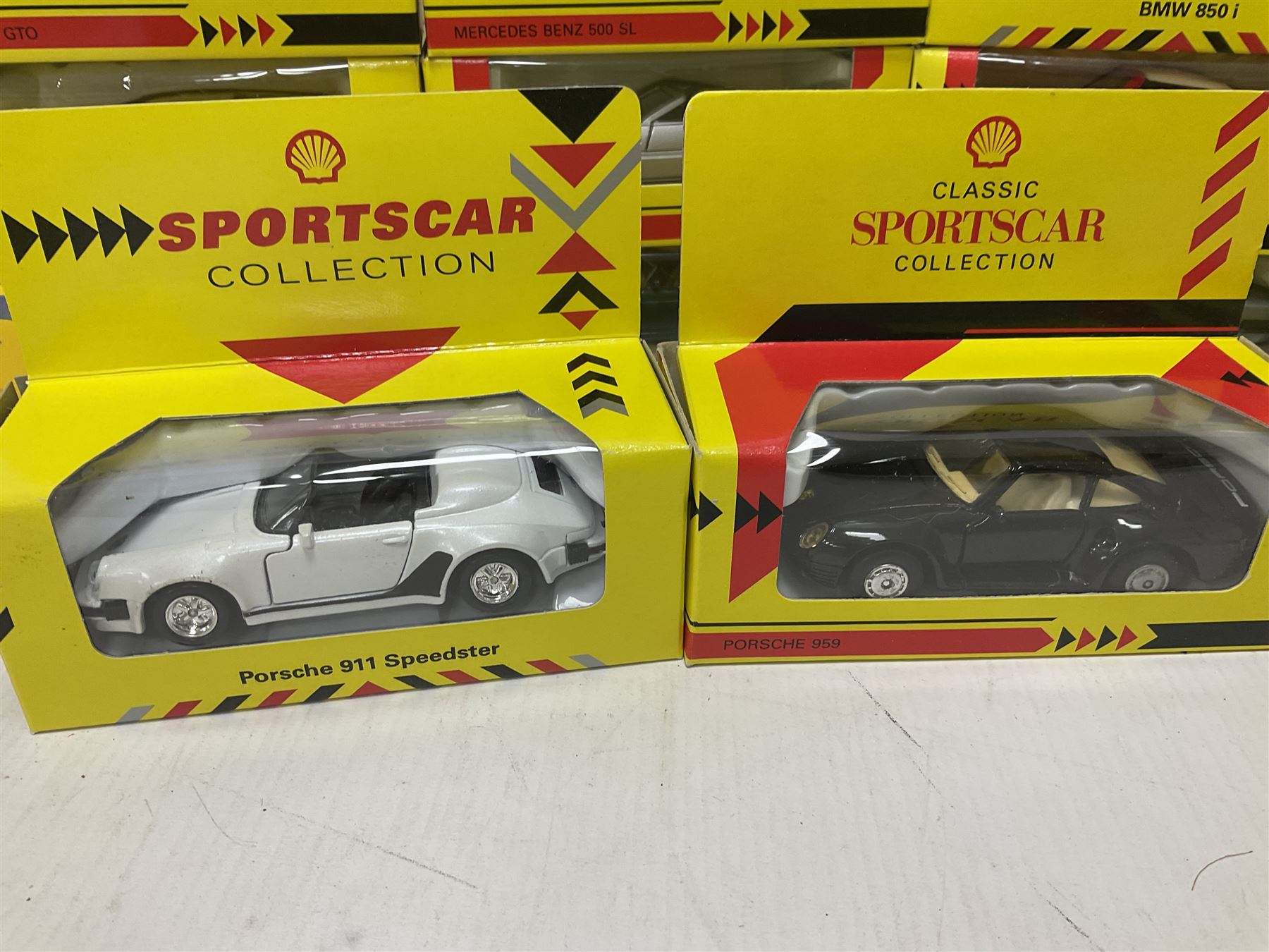 Shell/Maisto - twenty five 1:43 scale die cast cars comprising eighteen Shell and seven Maisto ‘Supe - Bild 7 aus 13