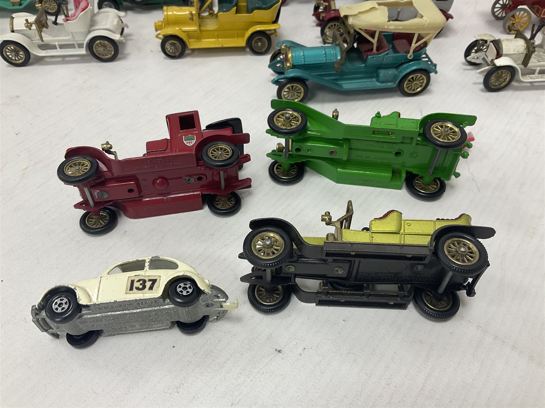 Approximately twenty eight die-cast scale model cars to include Corgi Chitty Chitty Bang Bang with t - Image 12 of 23