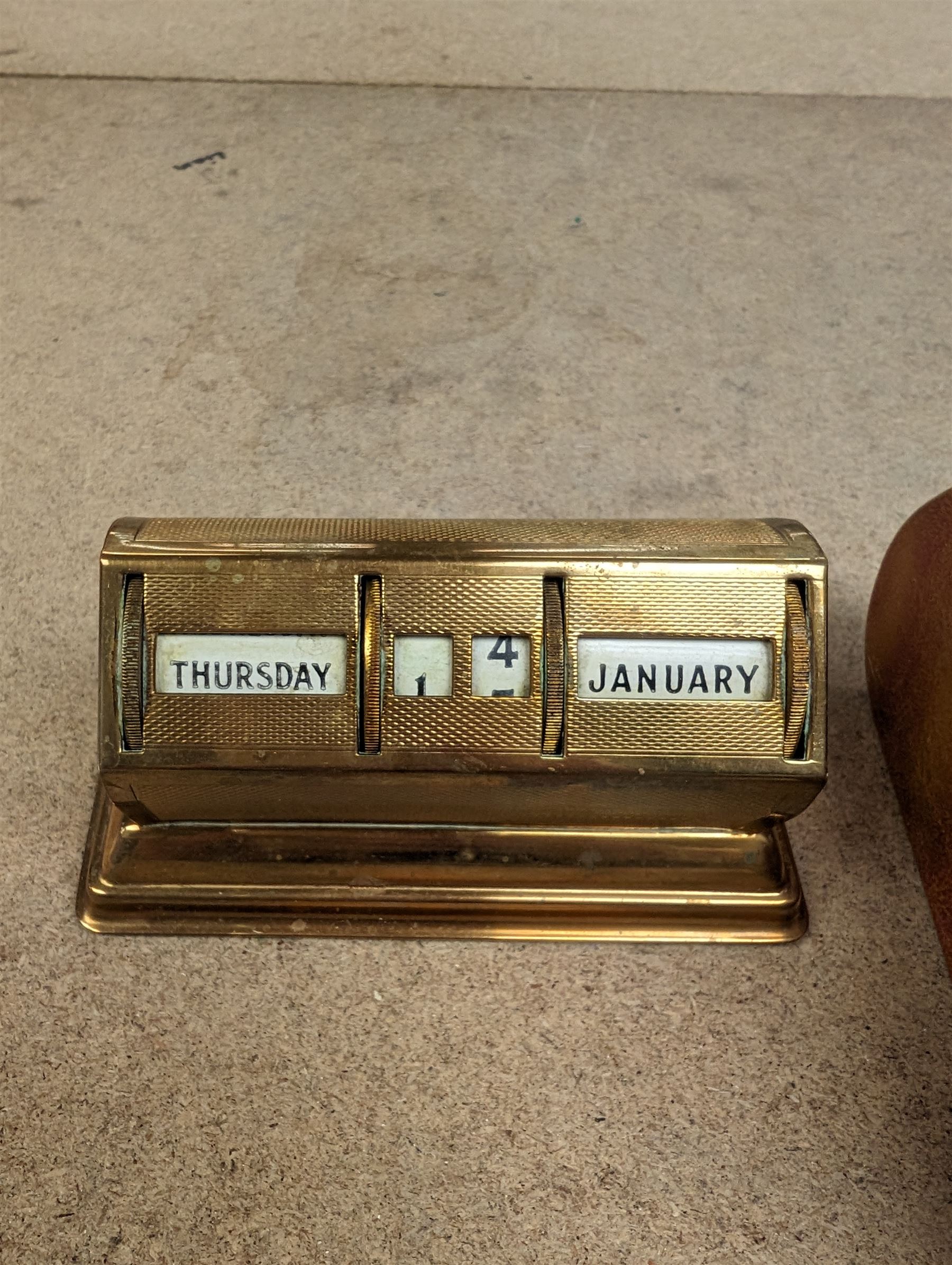 1920s brass perpetual calendar and a small metal trinket box with spaniel decoration - Image 3 of 3