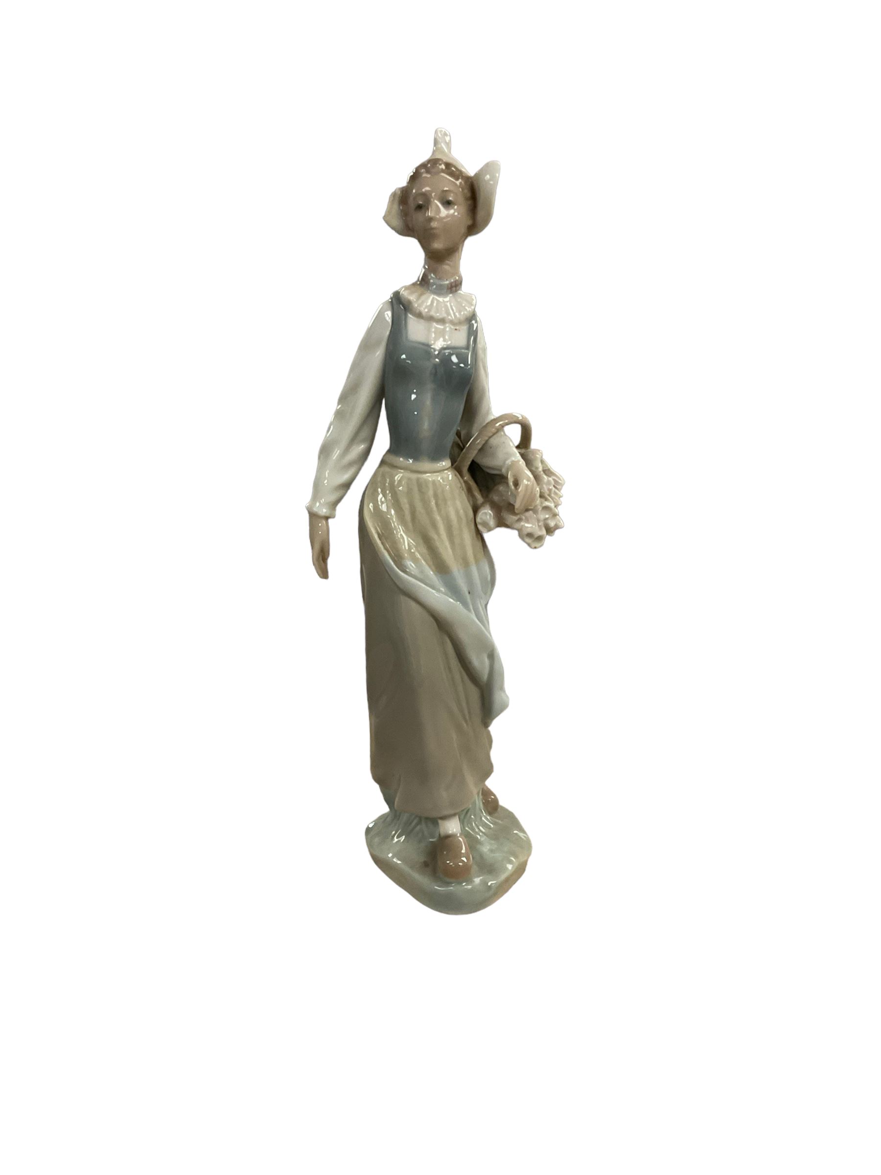 Lladro figure Dutch Girl - Image 4 of 5