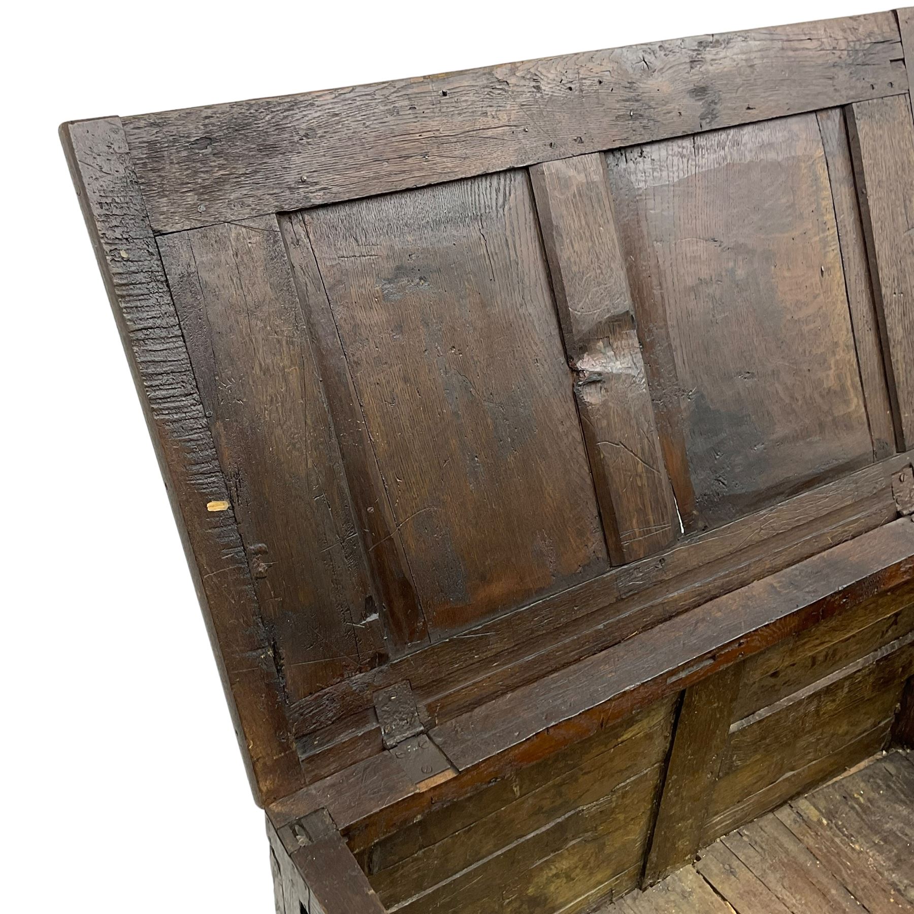 18th century oak coffer - Image 3 of 7