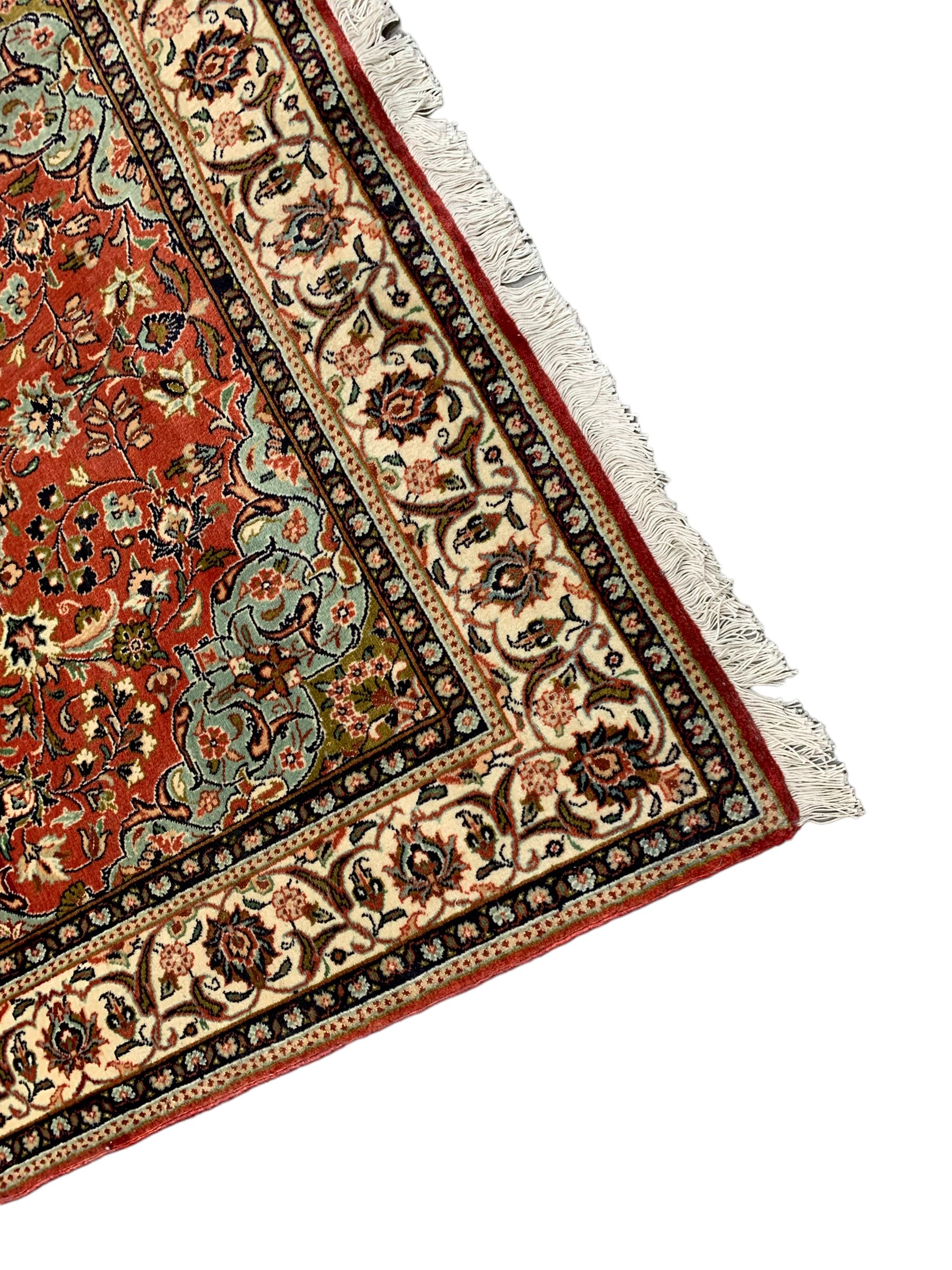 Small Persian Kashan crimson ground rug - Image 4 of 8