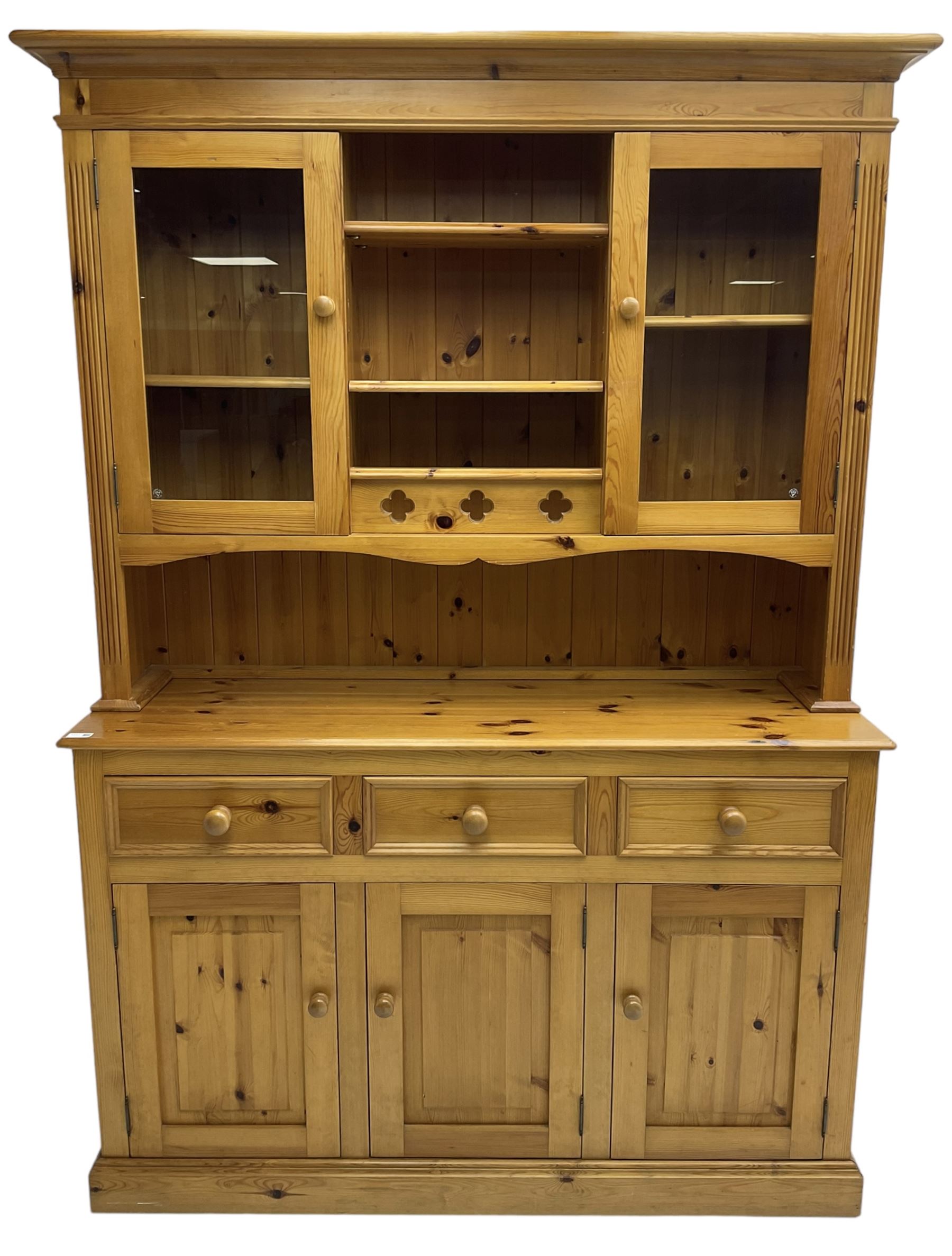 Traditional pine dresser - Image 2 of 9