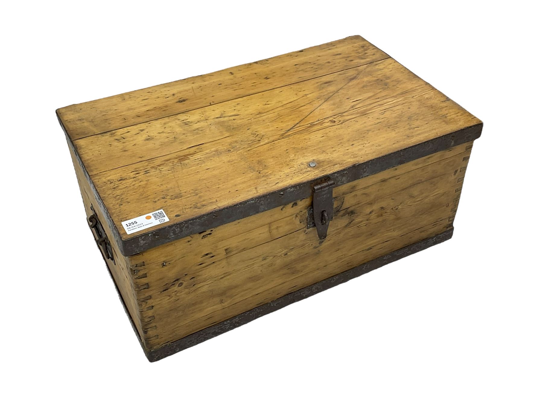 19th century pine and wrought metal bound tool chest (W67cm - Image 6 of 6