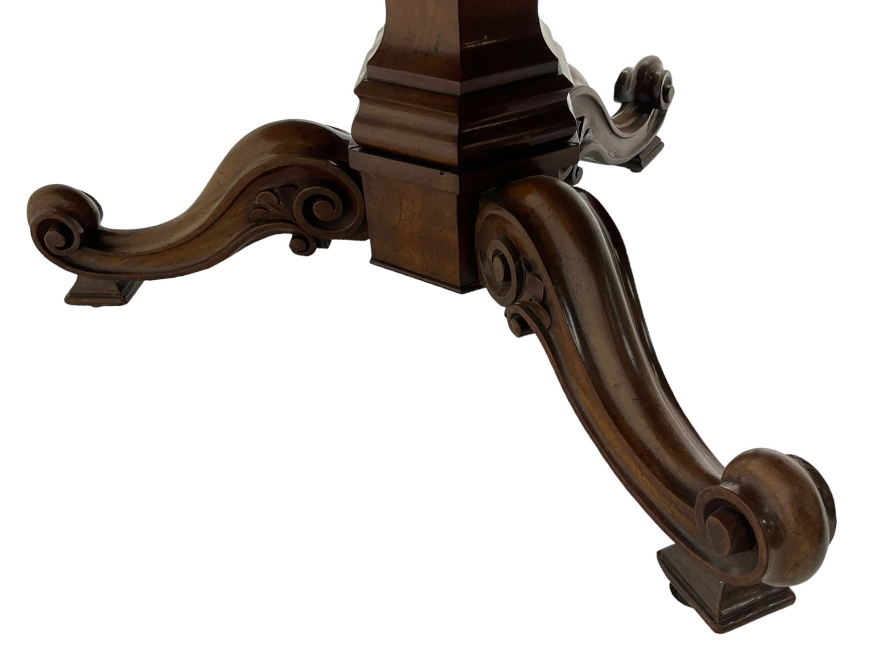 Early Victorian mahogany breakfast table - Image 4 of 7