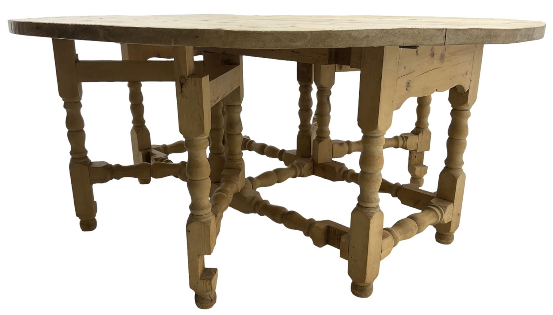 Traditional stripped pine dining table - Image 6 of 7