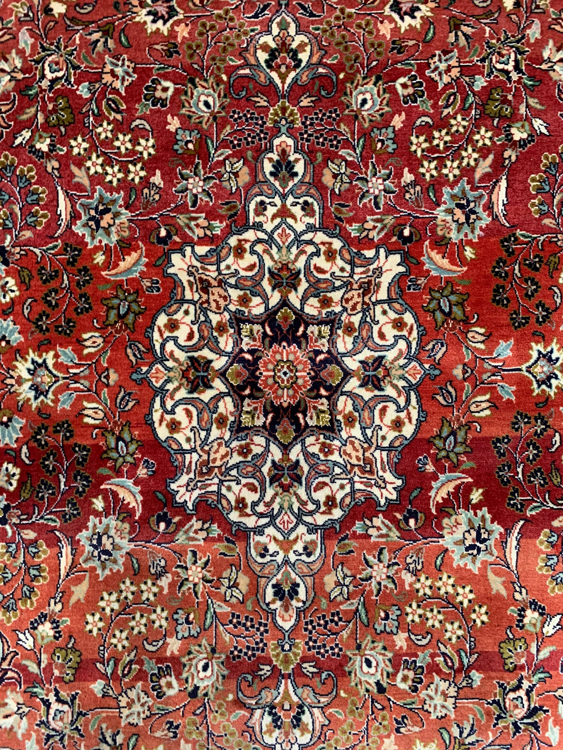 Small Persian Kashan crimson ground rug - Image 2 of 8