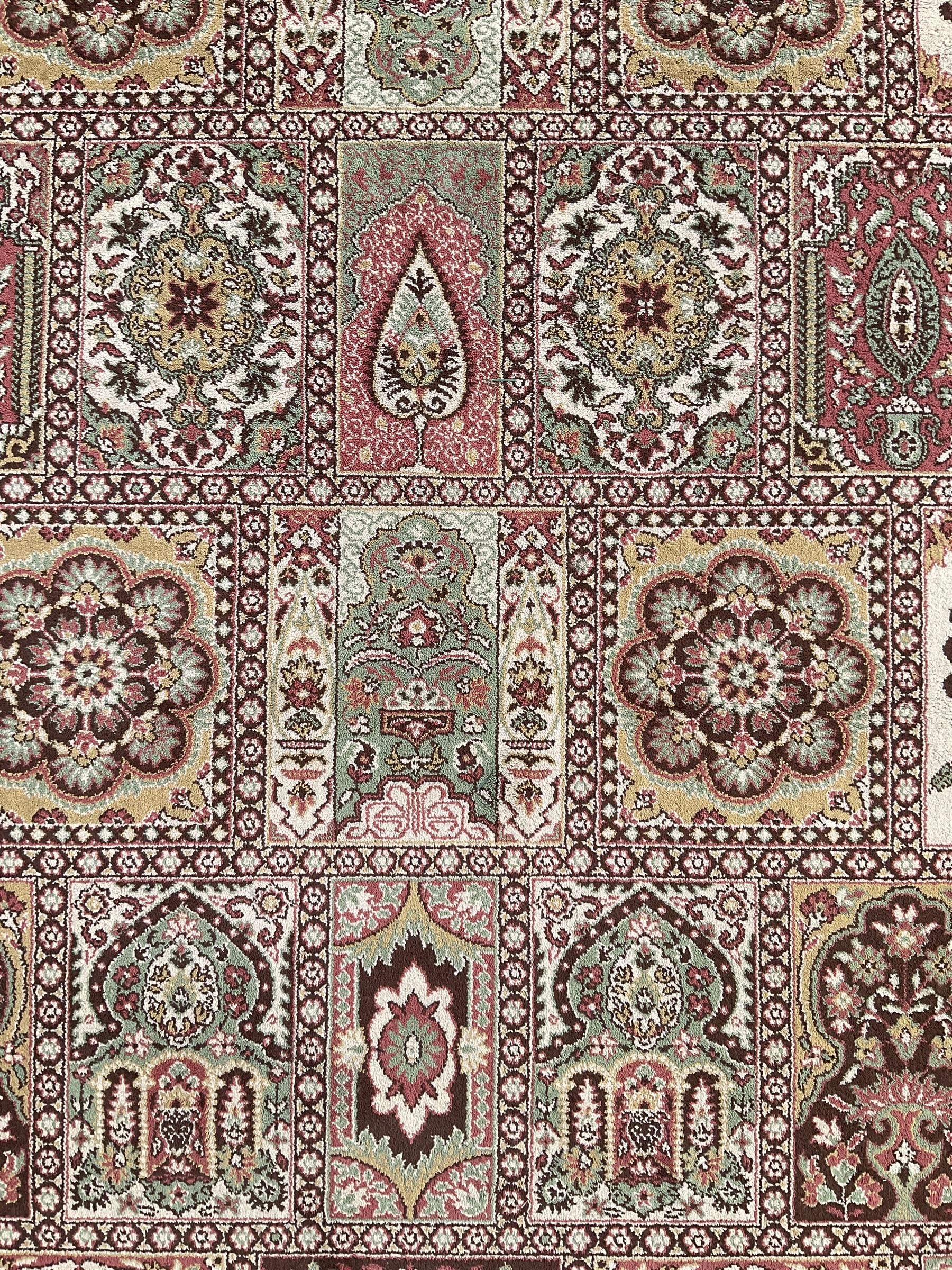 Persian design rug - Image 4 of 5