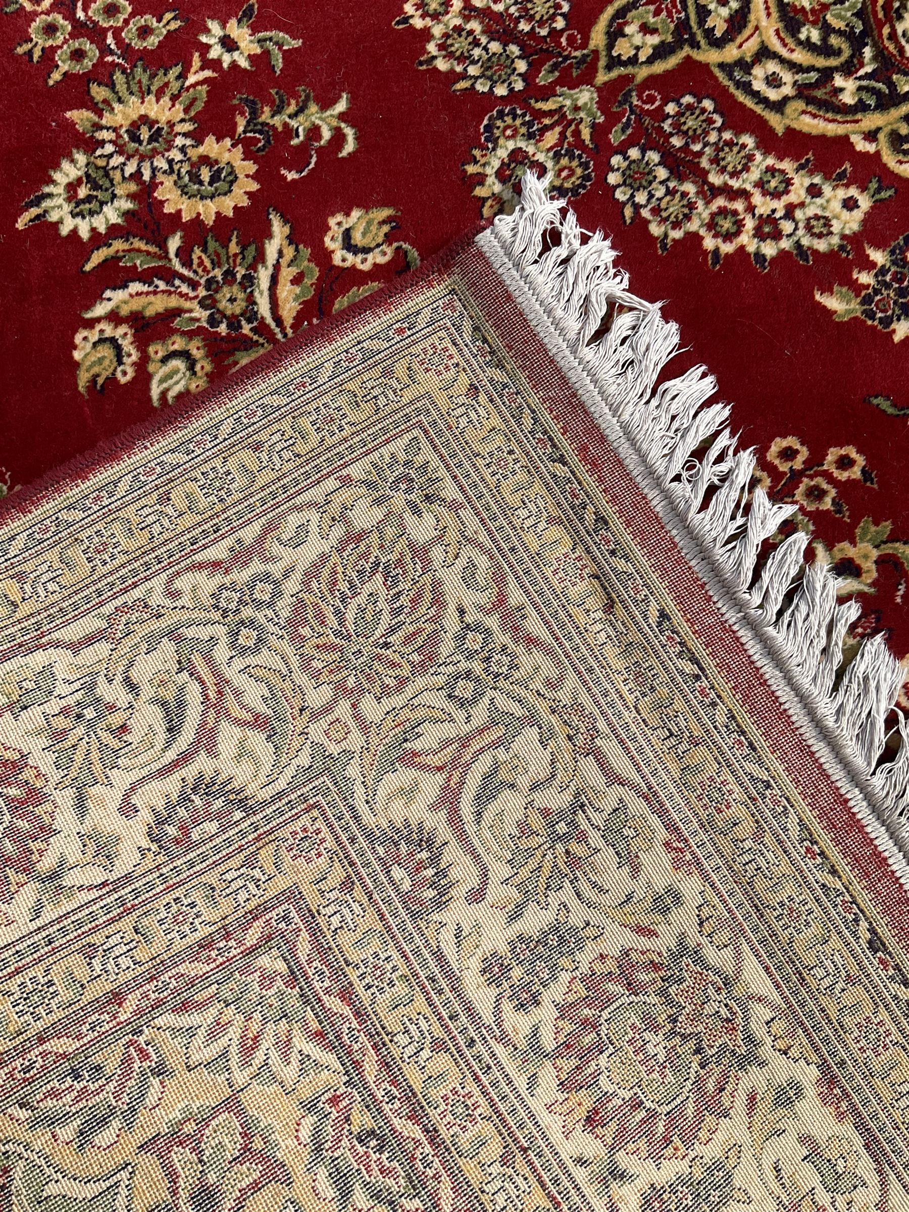 Persian design crimson ground carpet - Image 5 of 5