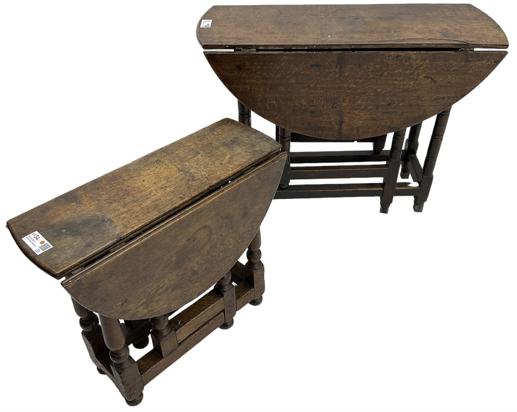 Small 18th century design oak drop-leaf gateleg table (61cm x 76cm - Image 3 of 5