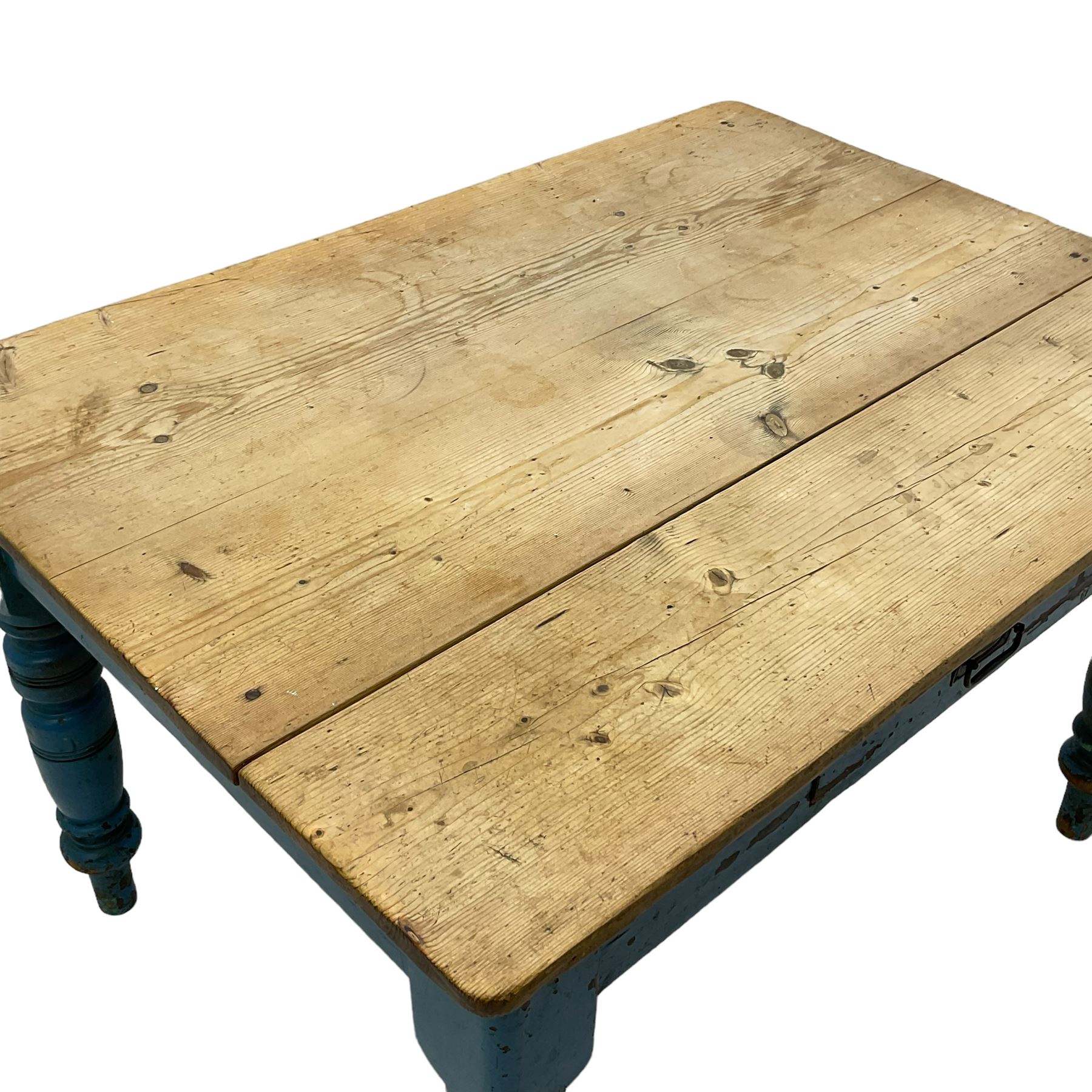 Victorian rustic painted pine kitchen table - Image 3 of 6