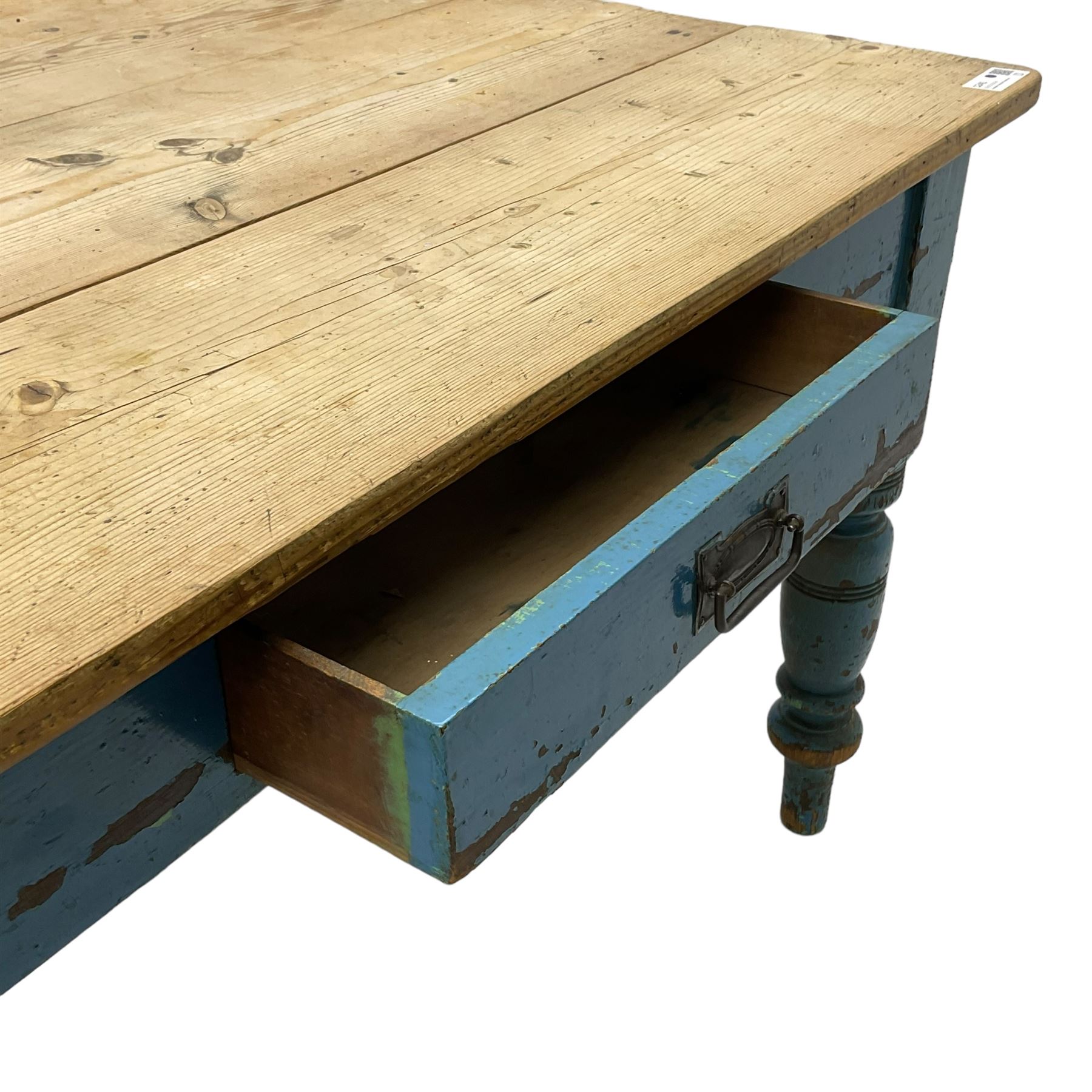 Victorian rustic painted pine kitchen table - Image 2 of 6