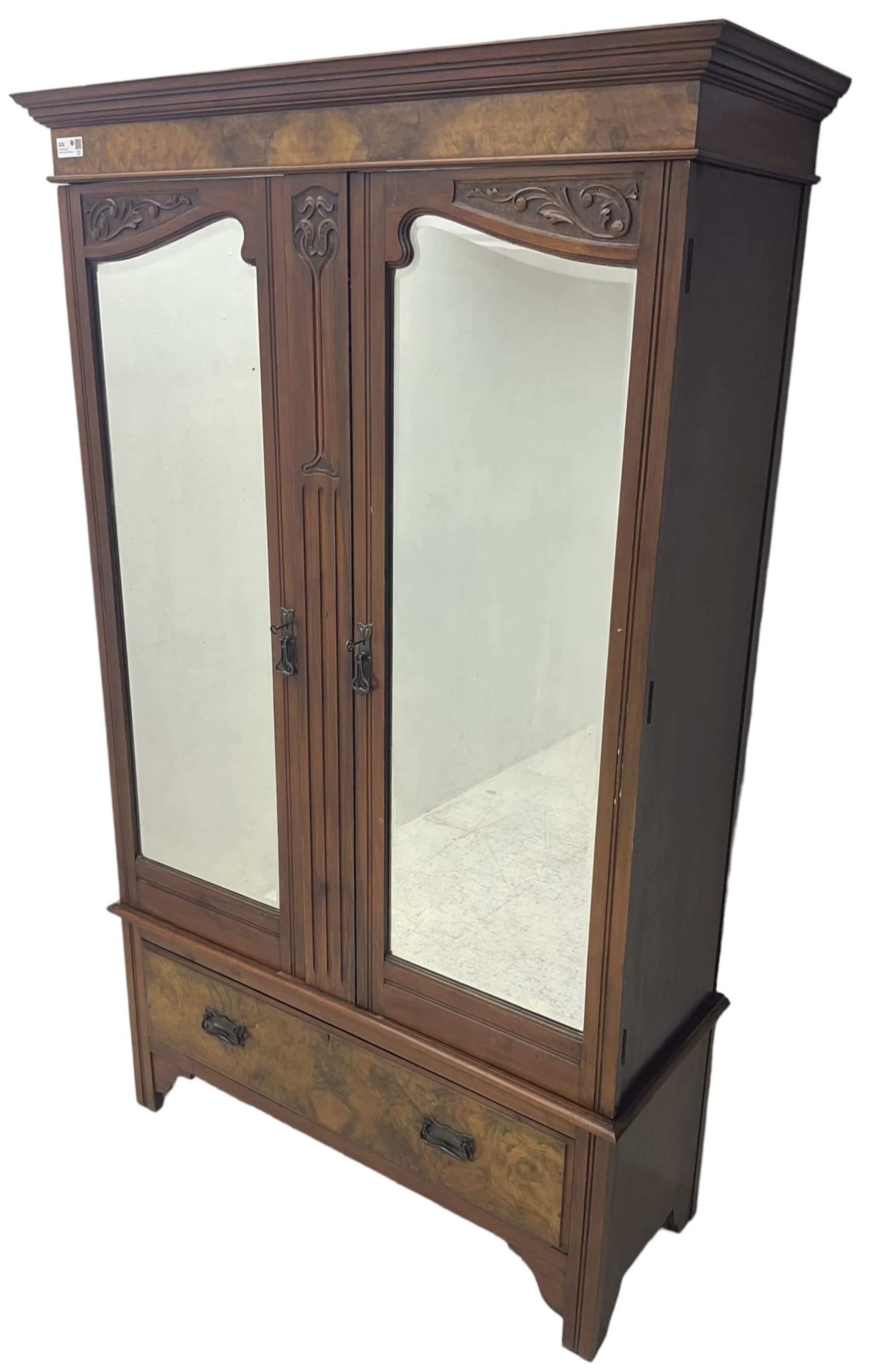 Edwardian figured walnut double wardrobe - Image 5 of 7