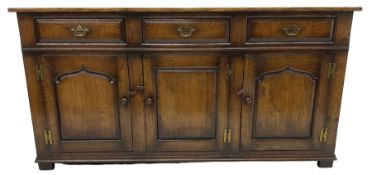 Titchmarsh & Goodwin - traditional oak dresser base