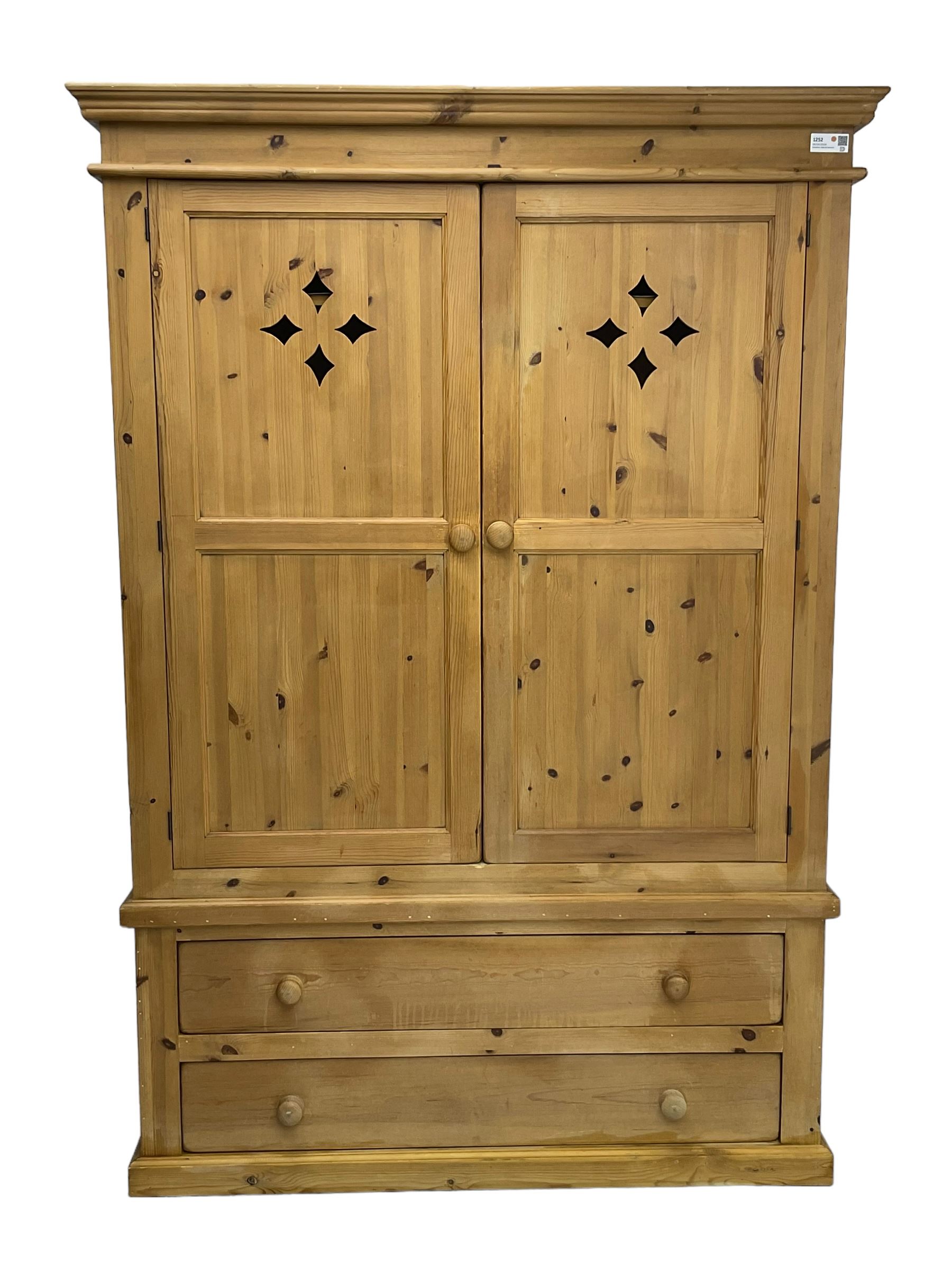 Traditional pine housekeeper's cupboard - Image 4 of 5