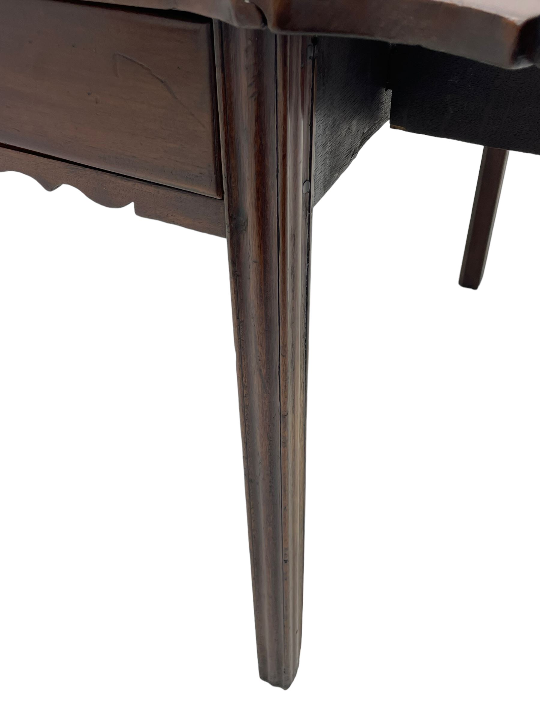 George III mahogany serpentine Pembroke table - Image 4 of 11