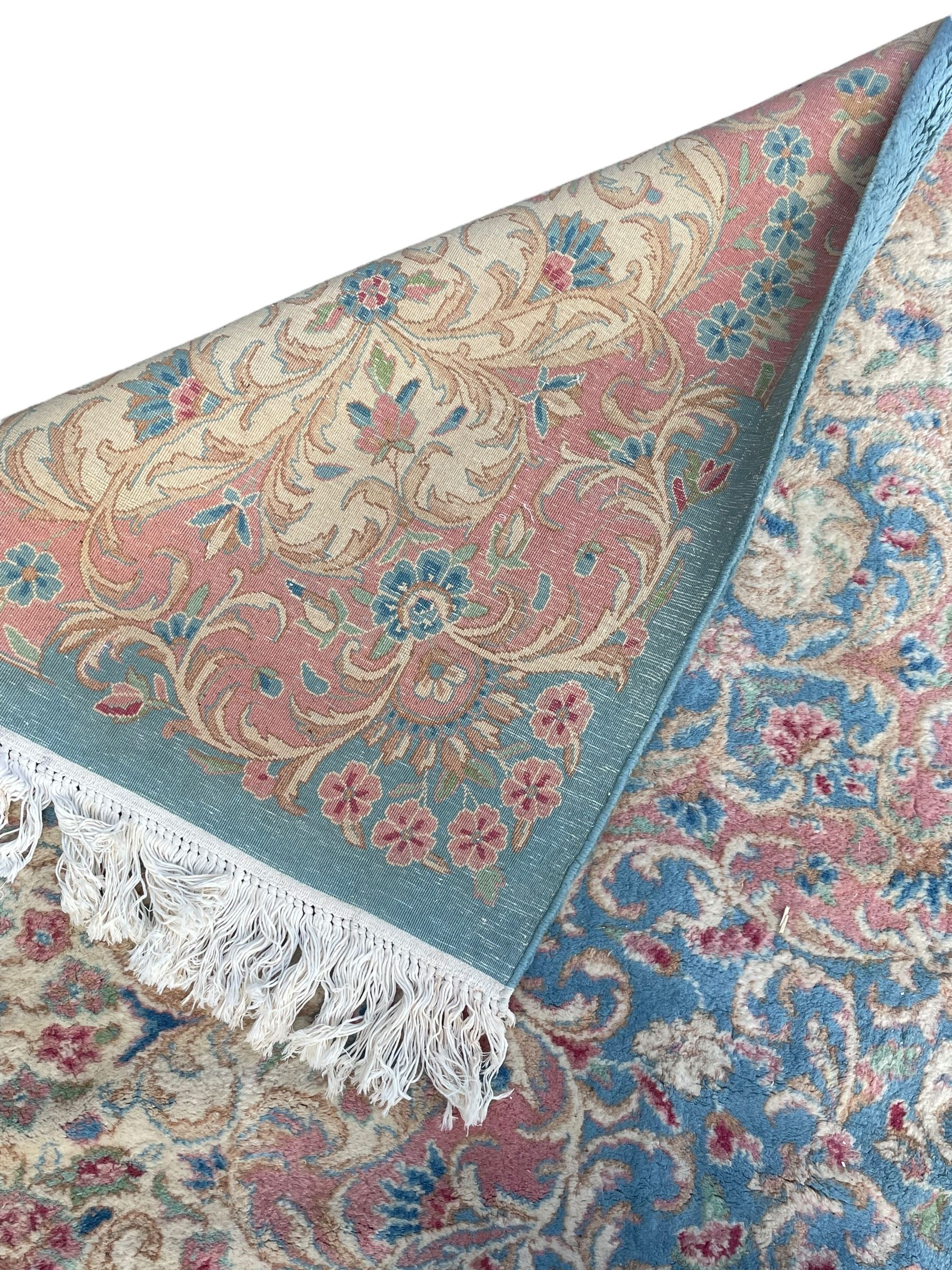 Large Persian design carpet - Image 8 of 8