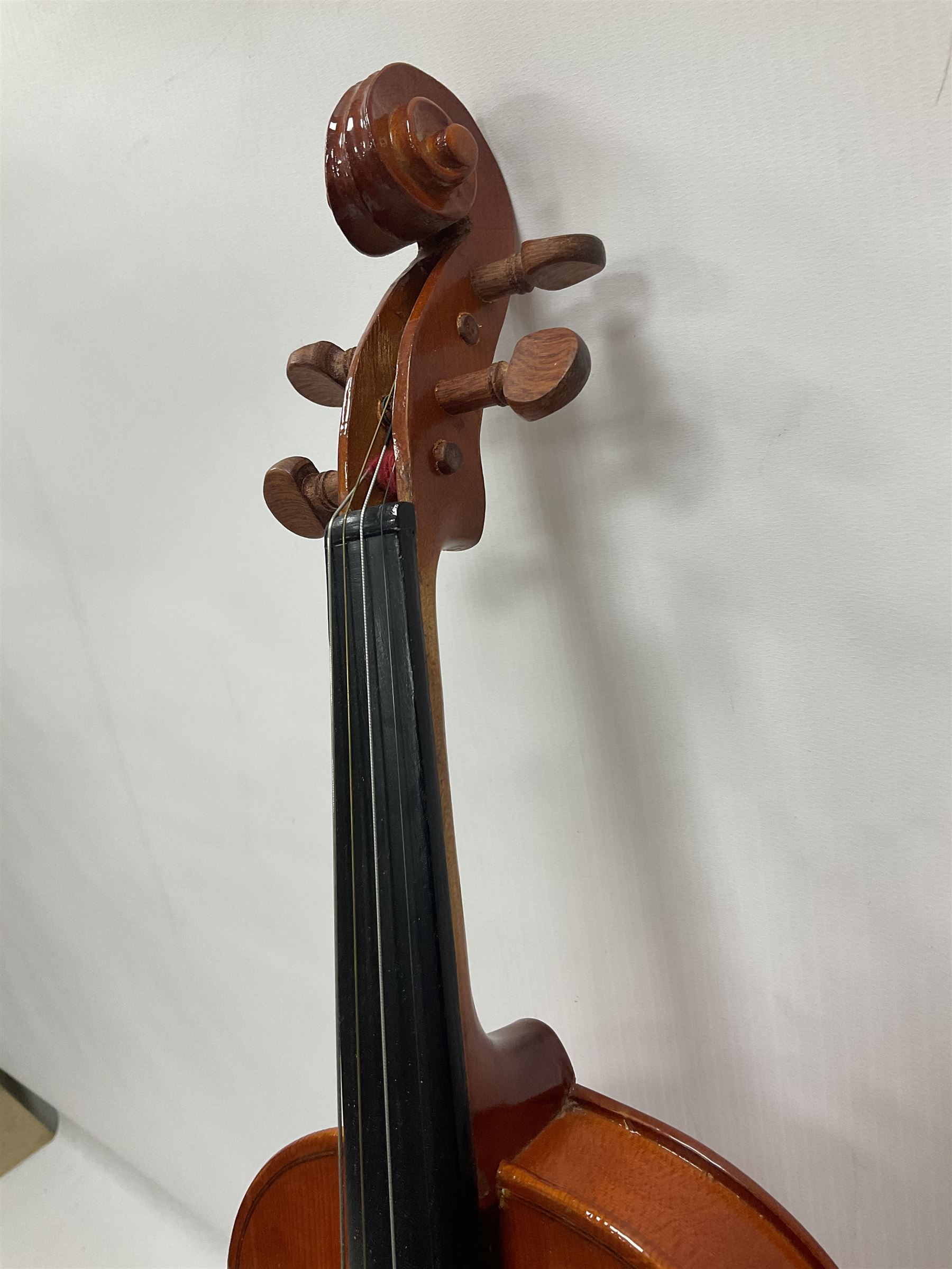 Two contemporary 3/4 violins including a Stentor student with a maple back and ribs and spruce top - Image 8 of 29