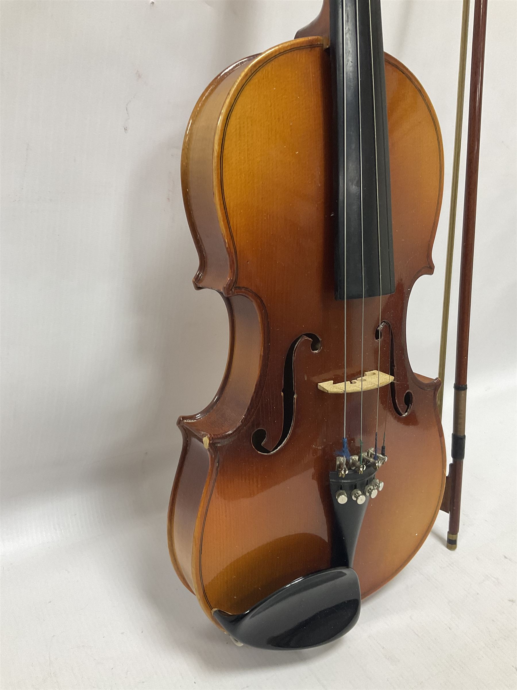 Full size violin with a maple back and ribs - Image 9 of 21