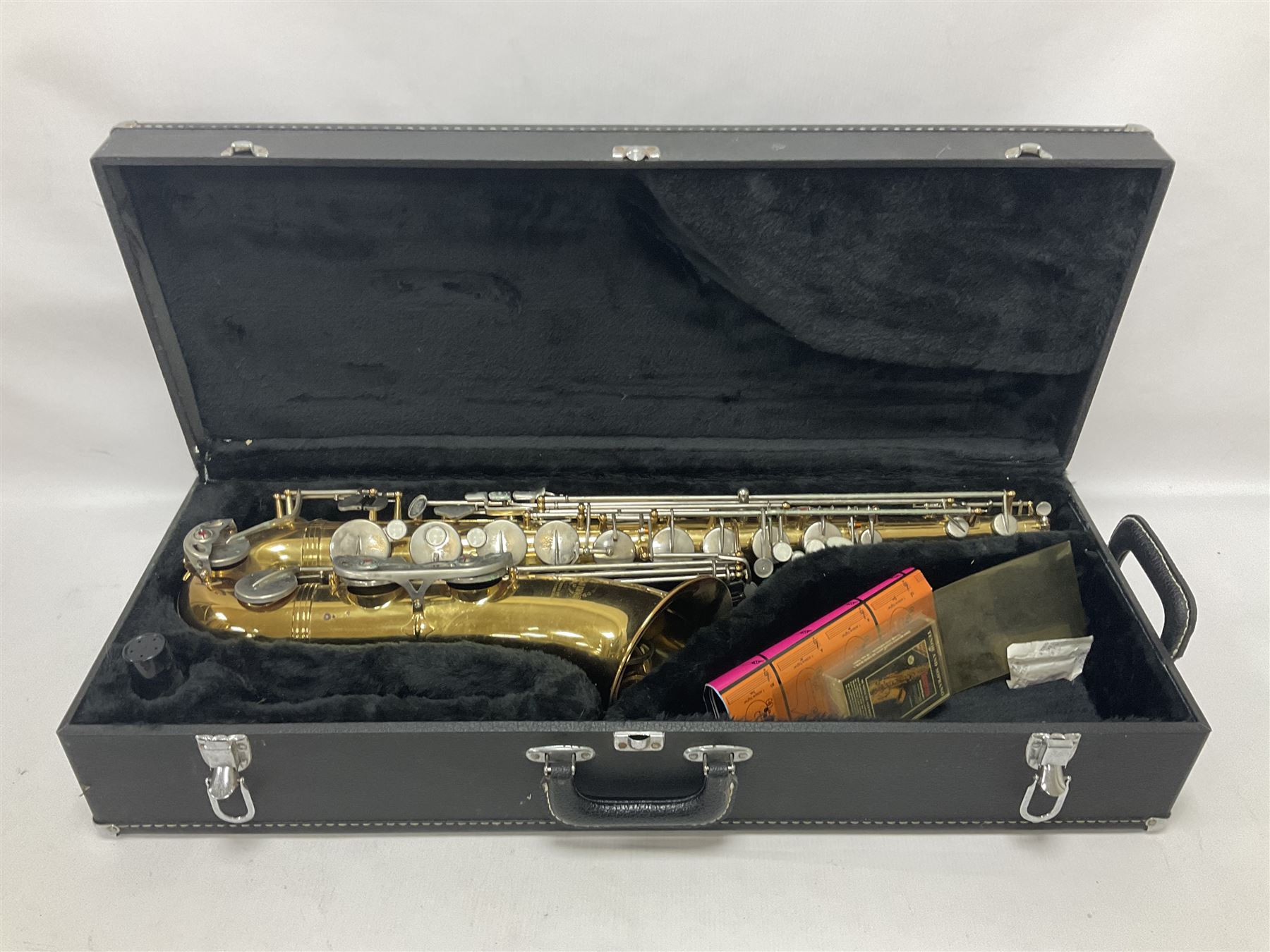 Earlham Tenor saxophone with mouthpiece in a fitted velvet lined hard case - Image 3 of 26